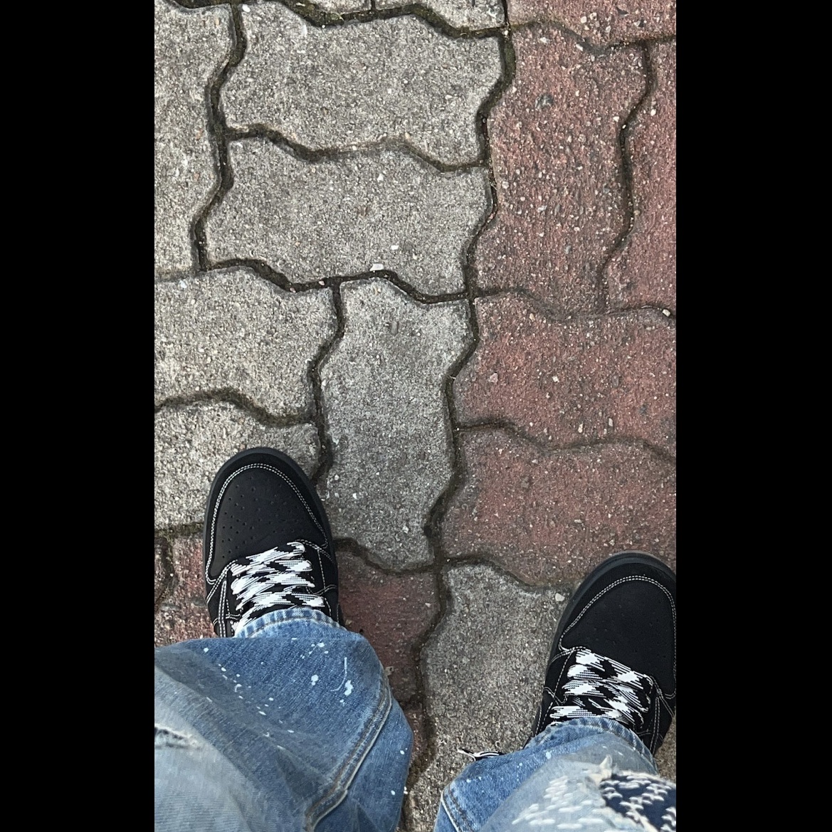 Jordan 1 x Travis Scott Retro Low OG SP Black Phantom, Zara x Ader Error Patchwork Jeans Blue 착용 스타일 - 2