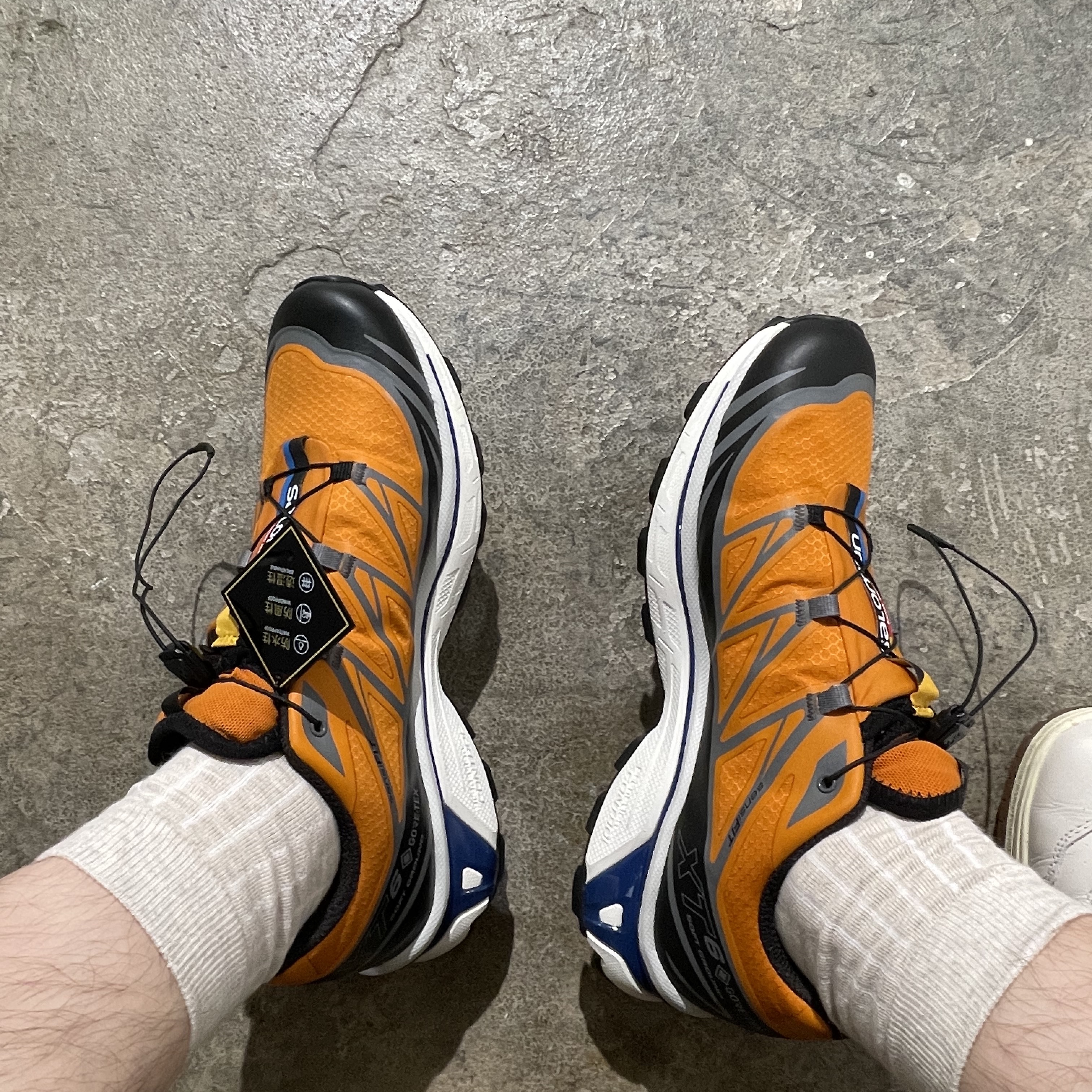 Salomon XT-6 Gore-Tex Utility Marmalade 착용 스타일 - 1