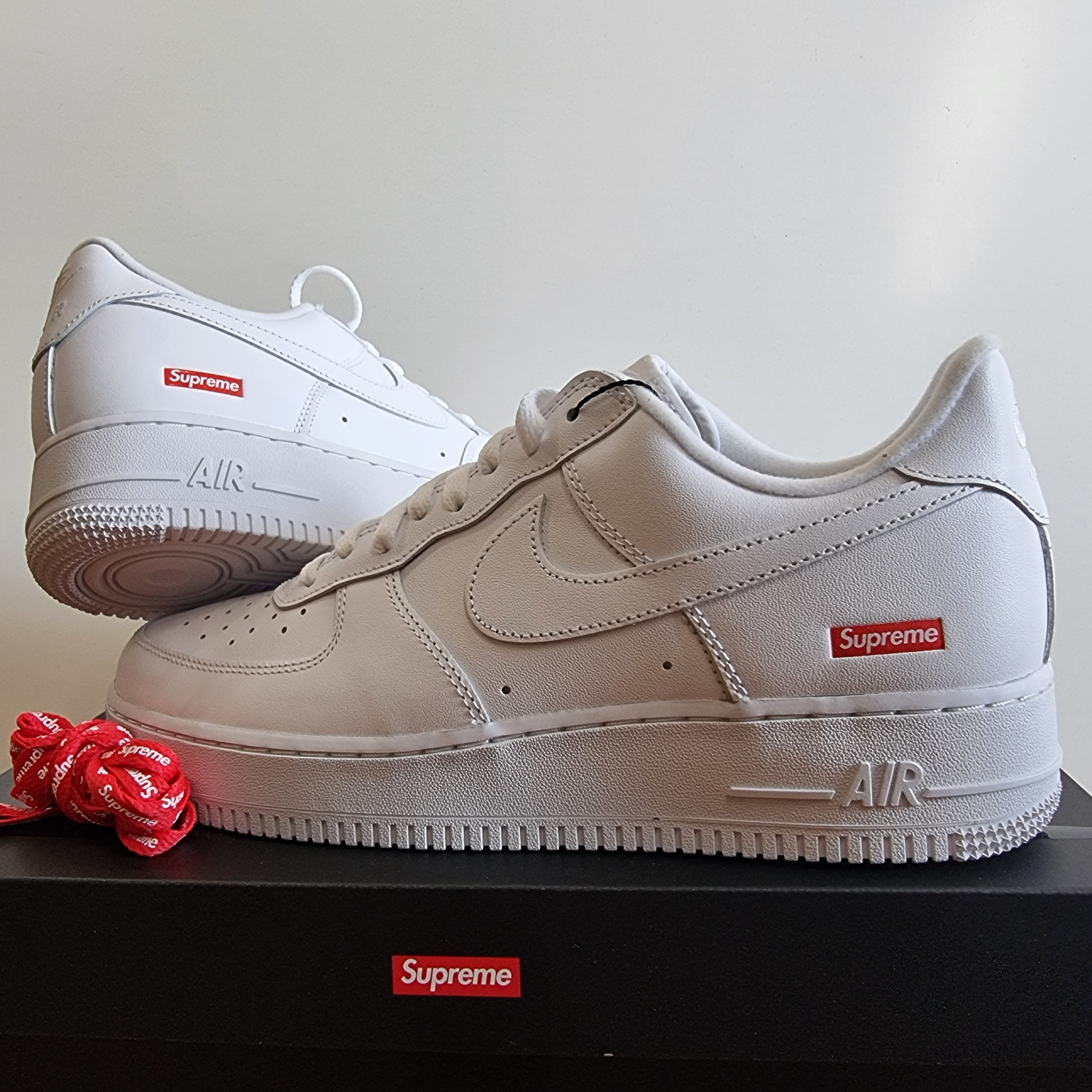Nike x Supreme Air Force 1 Low White 착용 스타일