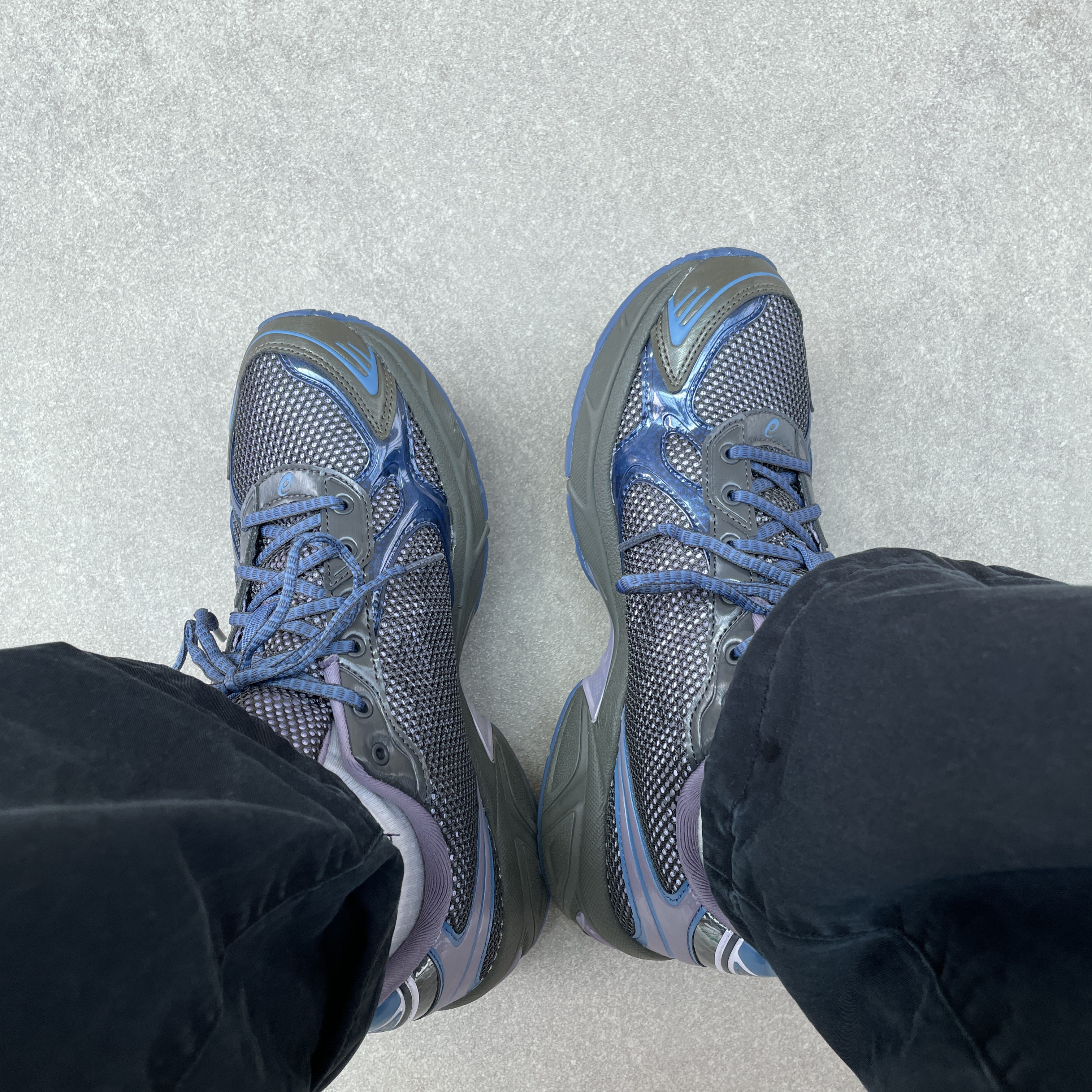 Asics UB4-S Gel-1130 Graphite Grey 착용 스타일