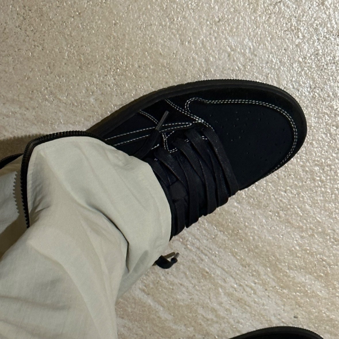 Jordan 1 x Travis Scott Retro Low OG SP Black Phantom 착용 스타일