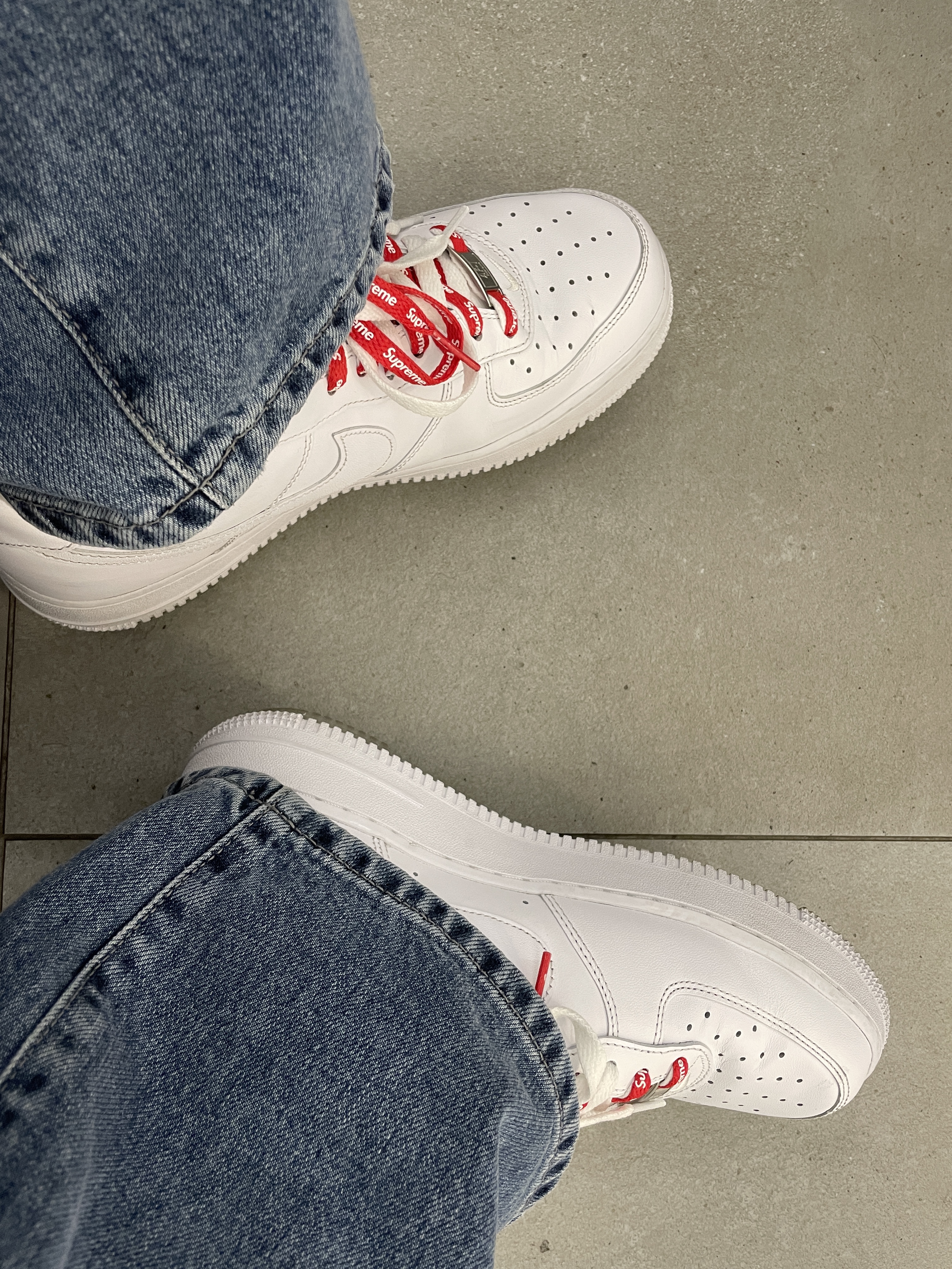 Nike x Supreme Air Force 1 Low White 착용 스타일 - 3