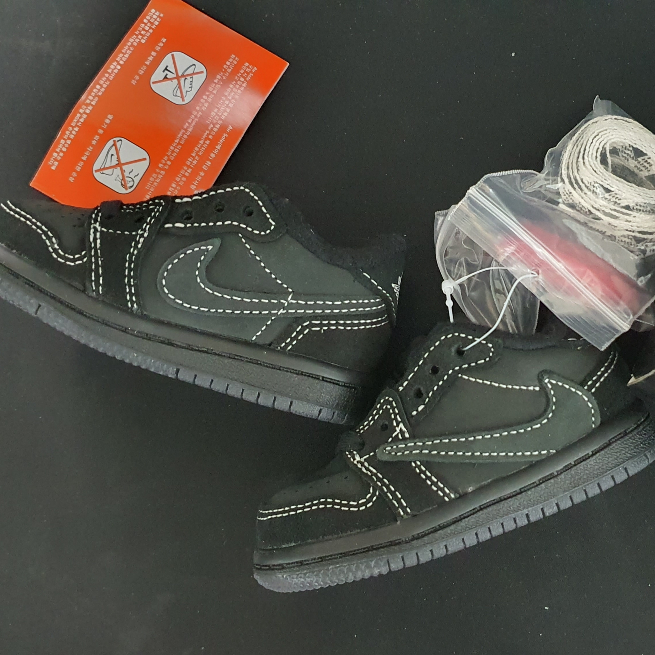 (TD) Jordan 1 x Travis Scott Retro Low OG SP Black Phantom 착용 스타일