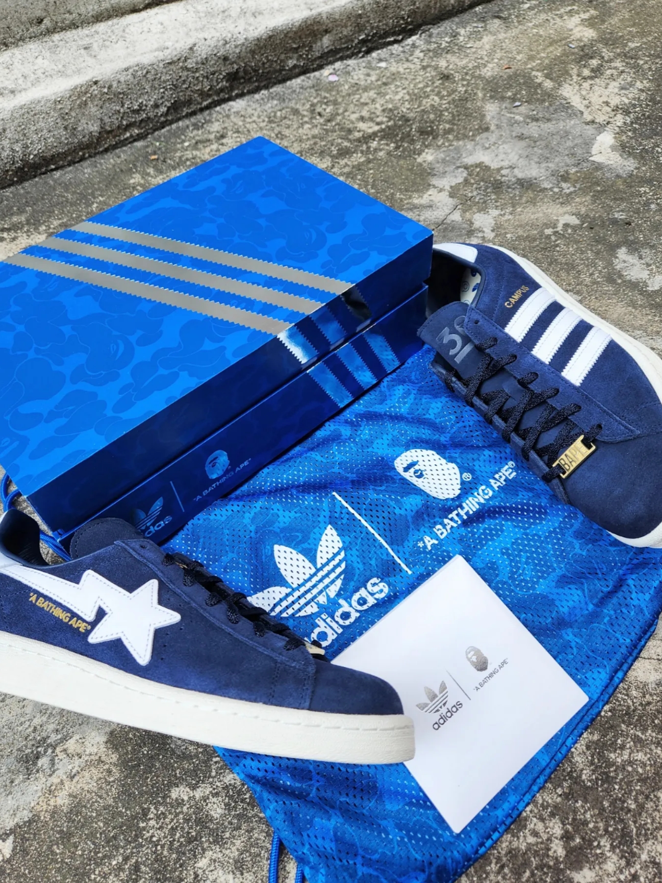 Adidas x BAPE Campus 80s Collegiate Navy 착용 스타일 - 1