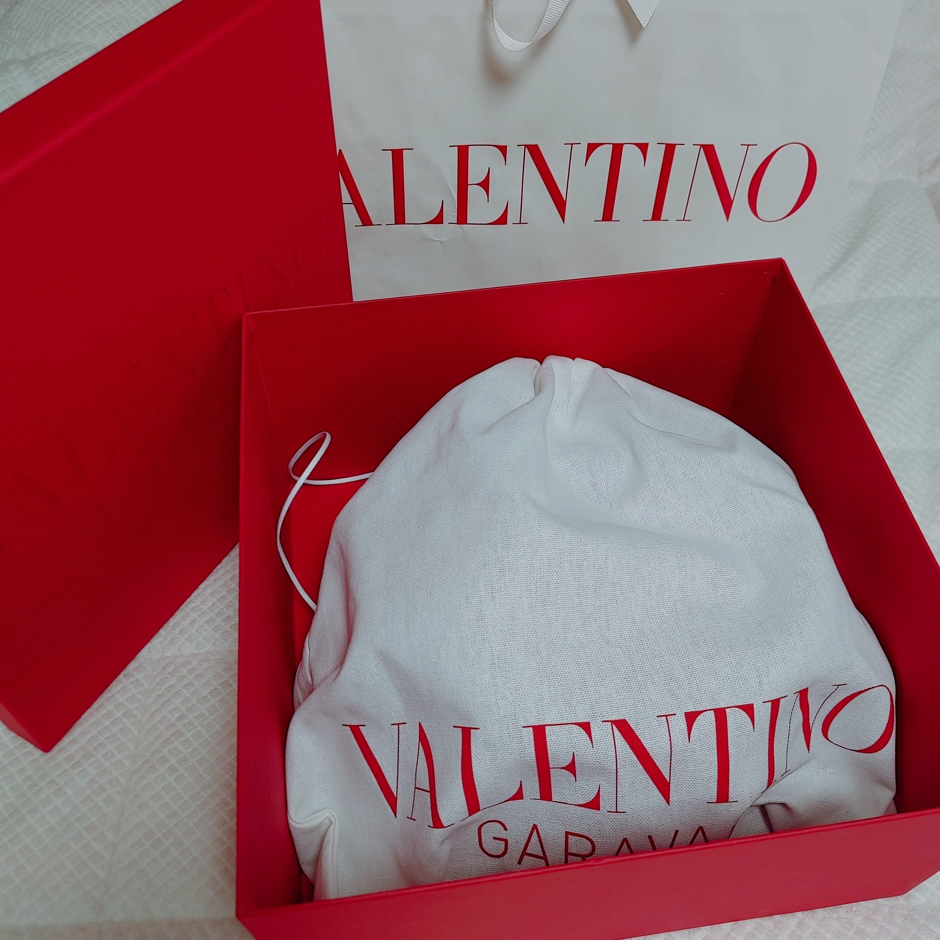Valentino VLTN Bucket Hat Black White 착용 스타일 - 3
