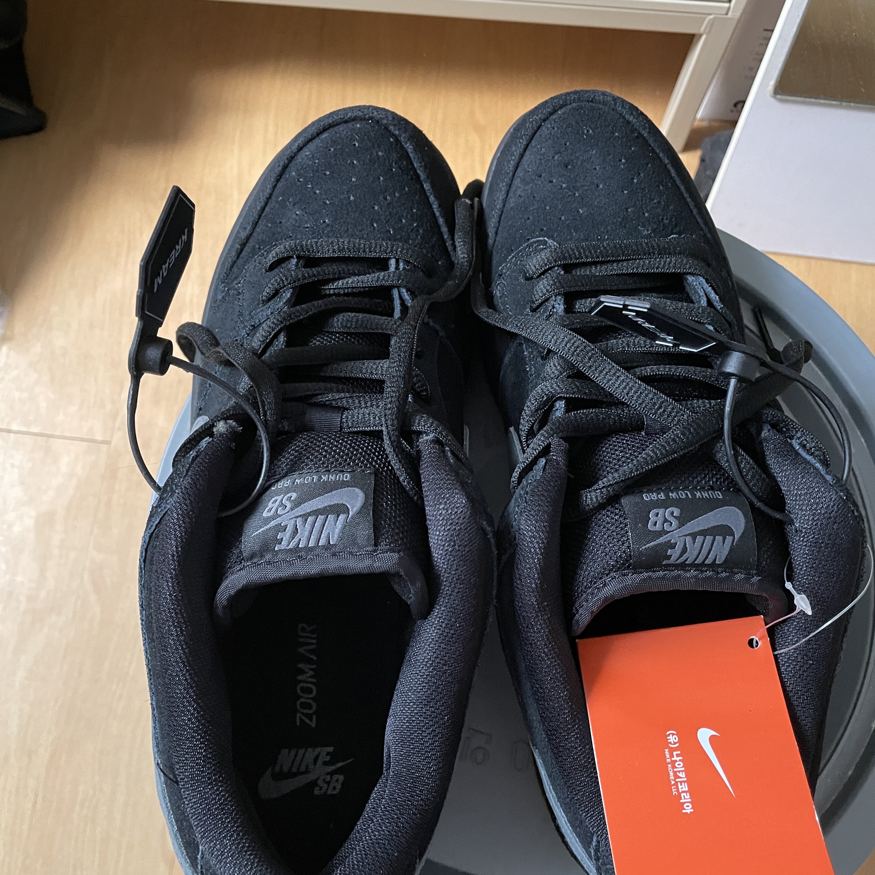 Nike SB Dunk Low Pro Black Cool Grey 착용 스타일