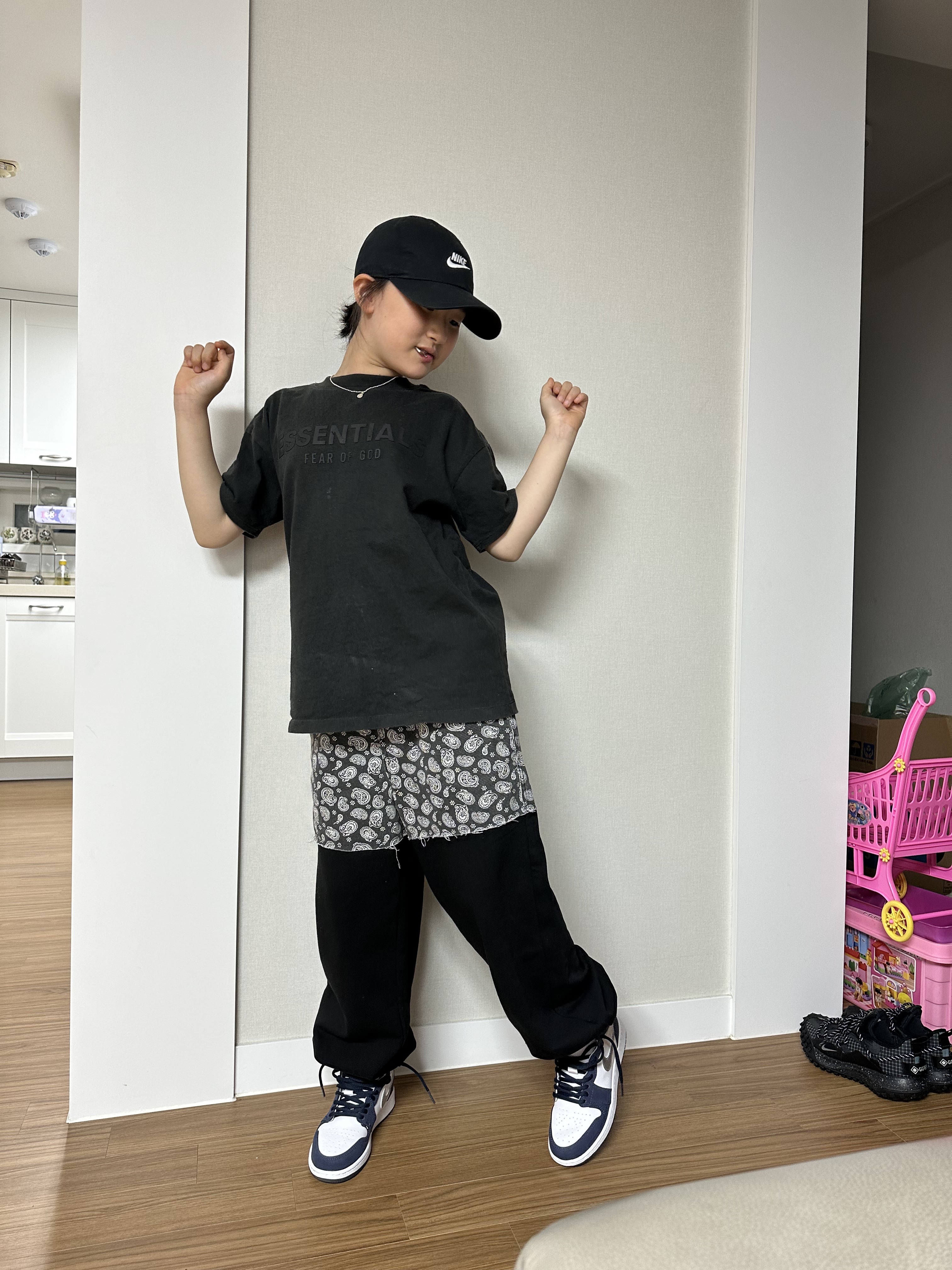 (GS) Jordan 1 Retro High OG CO.JP Midnight Navy, (Kids) Essentials T-Shirt Black - 21SS 착용 스타일 - 1