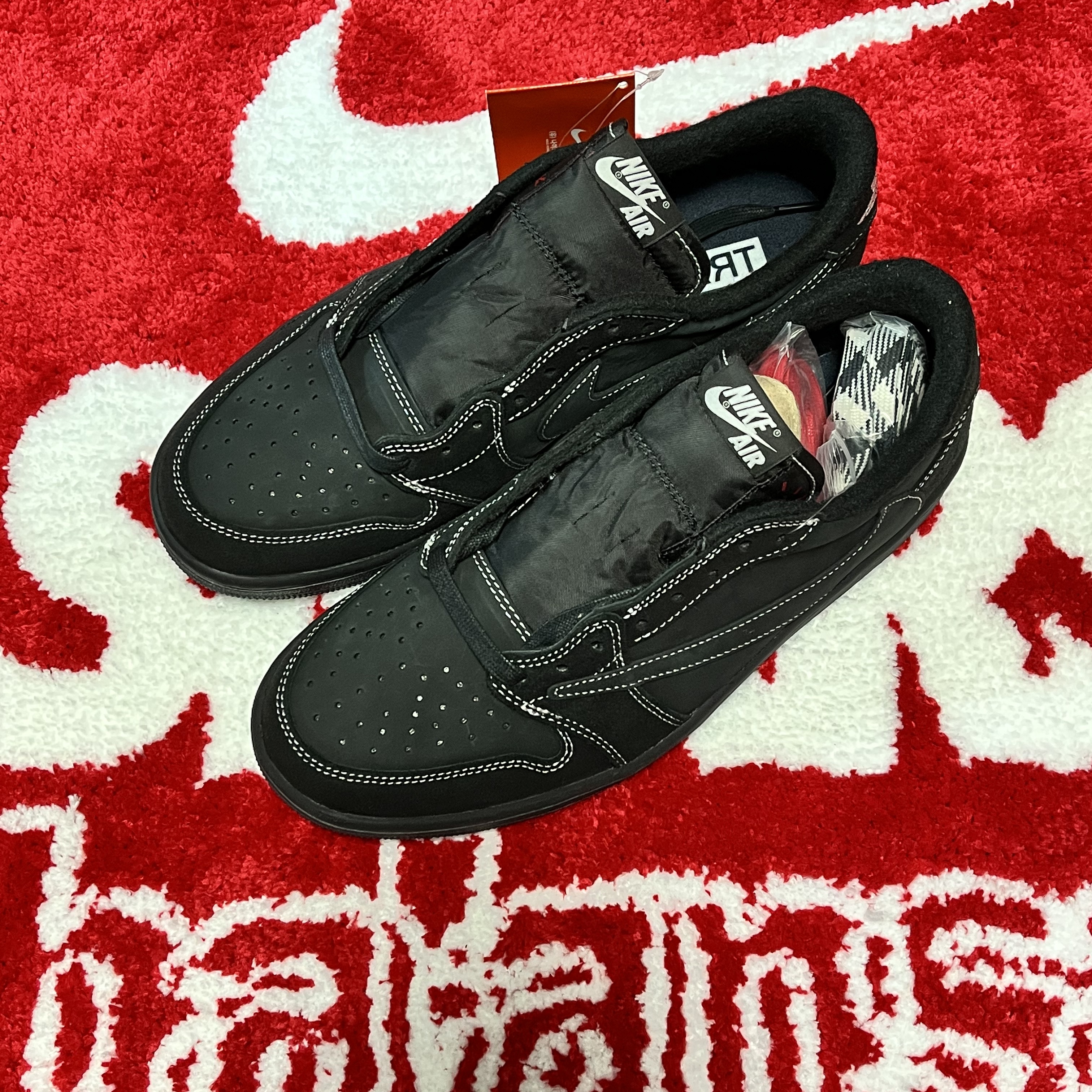 Jordan 1 x Travis Scott Retro Low OG SP Black Phantom 착용 스타일
