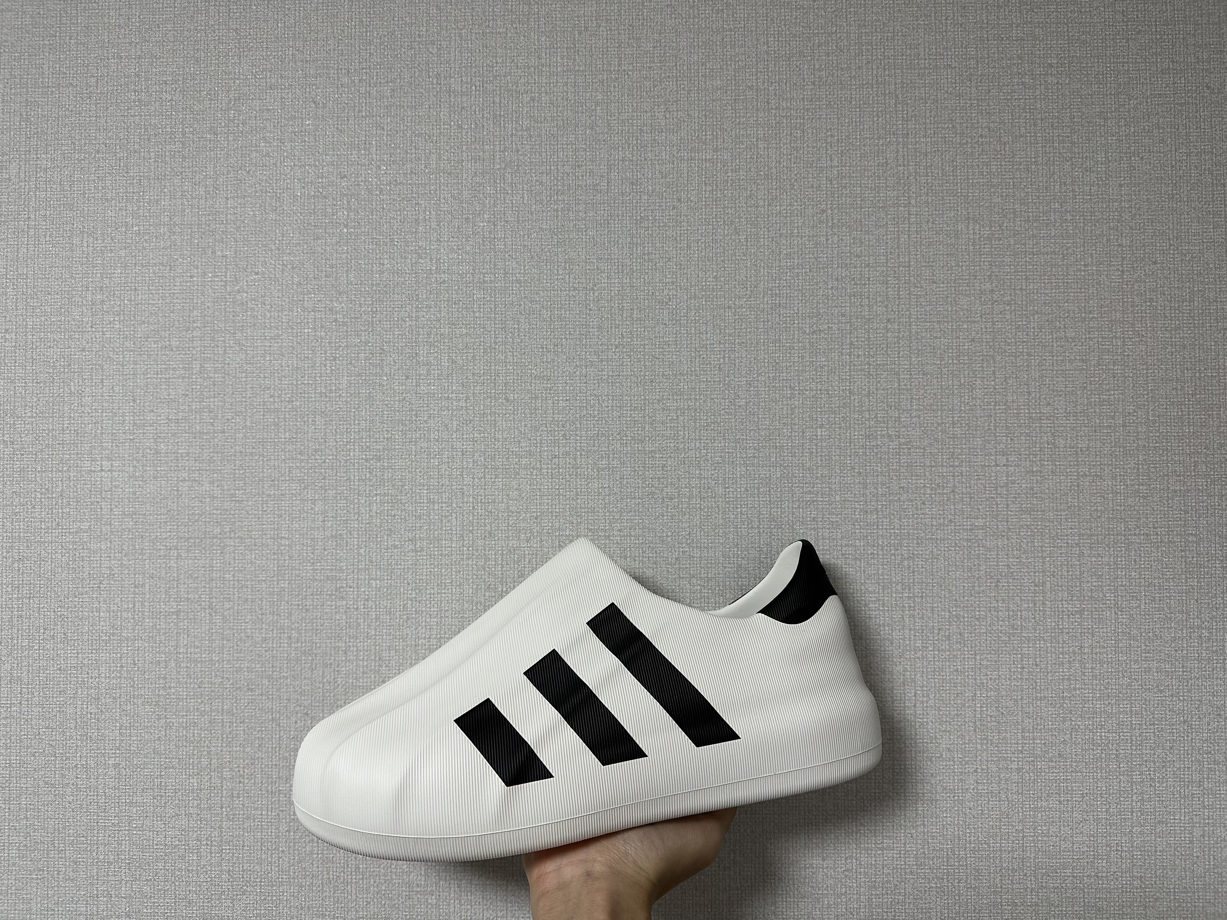 Adidas Adifom Superstar Core White, Adidas Adifom Superstar Core Black Cloud White 착용 스타일 - 2
