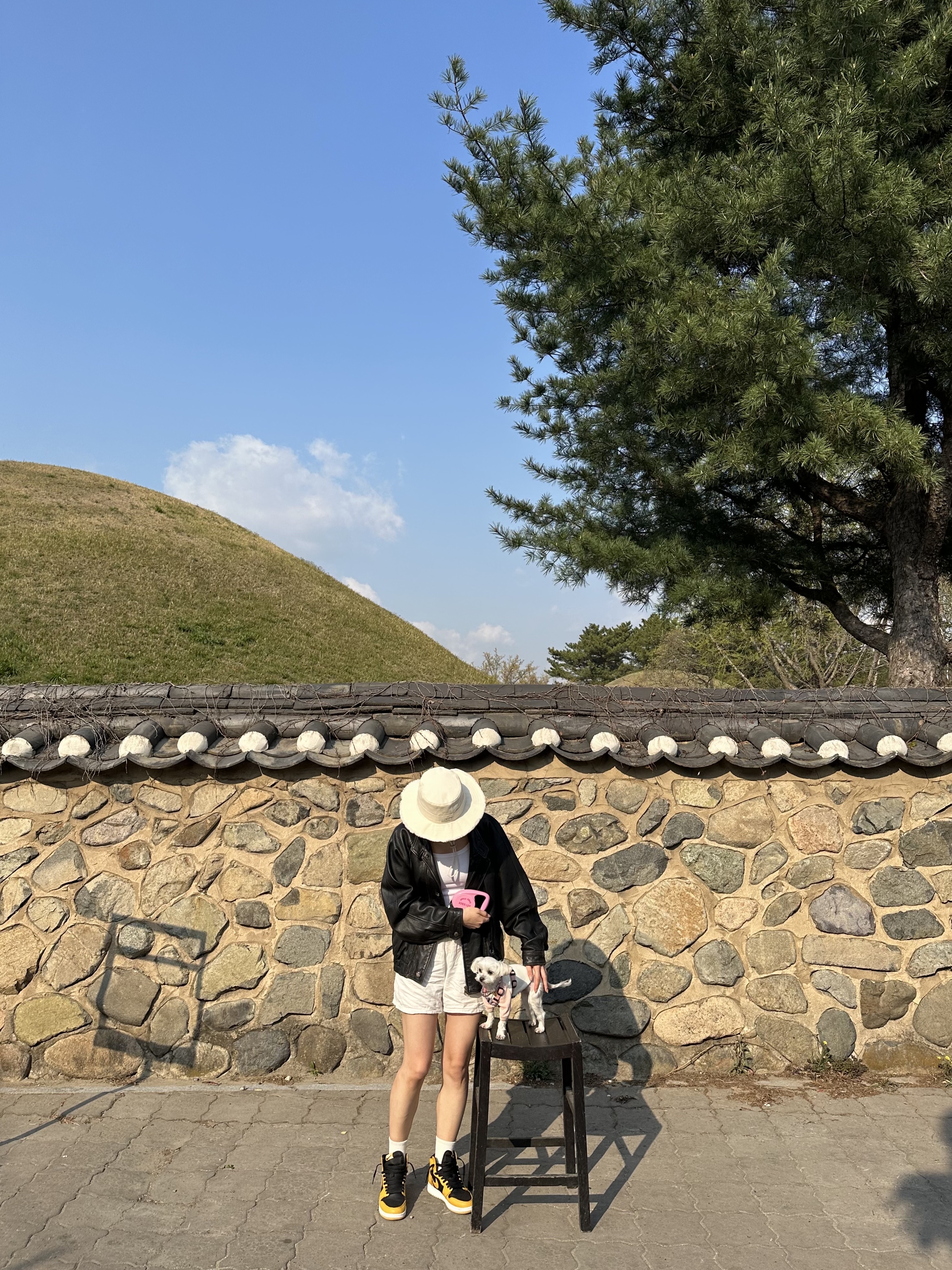 Supreme x The North Face Trekking Convertible Jacket Flowers - 22SS, Jacquemus Le Bob Artichaut Bucket Hat Off White 착용 스타일 - 2