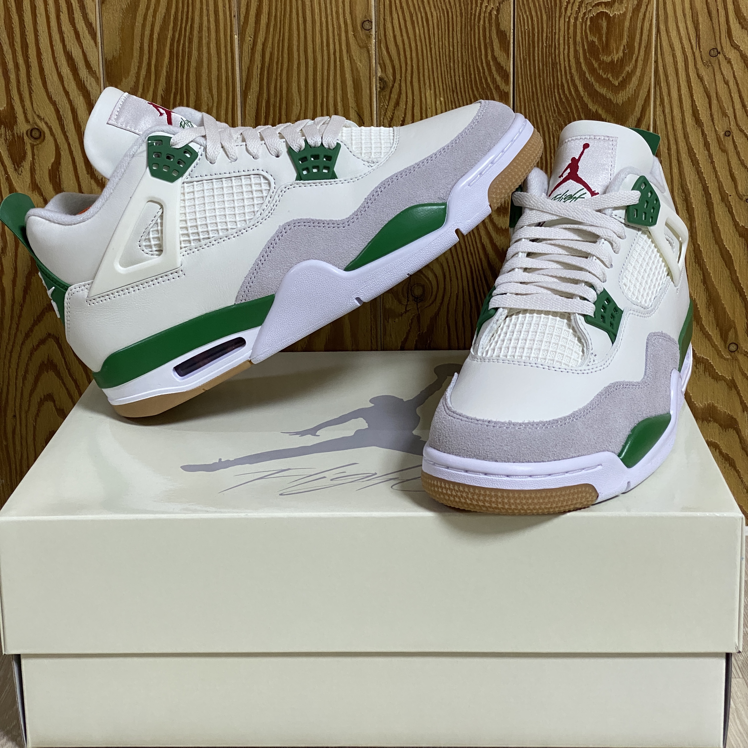 Jordan 4 x Nike SB Retro SP Pine Green 착용 스타일