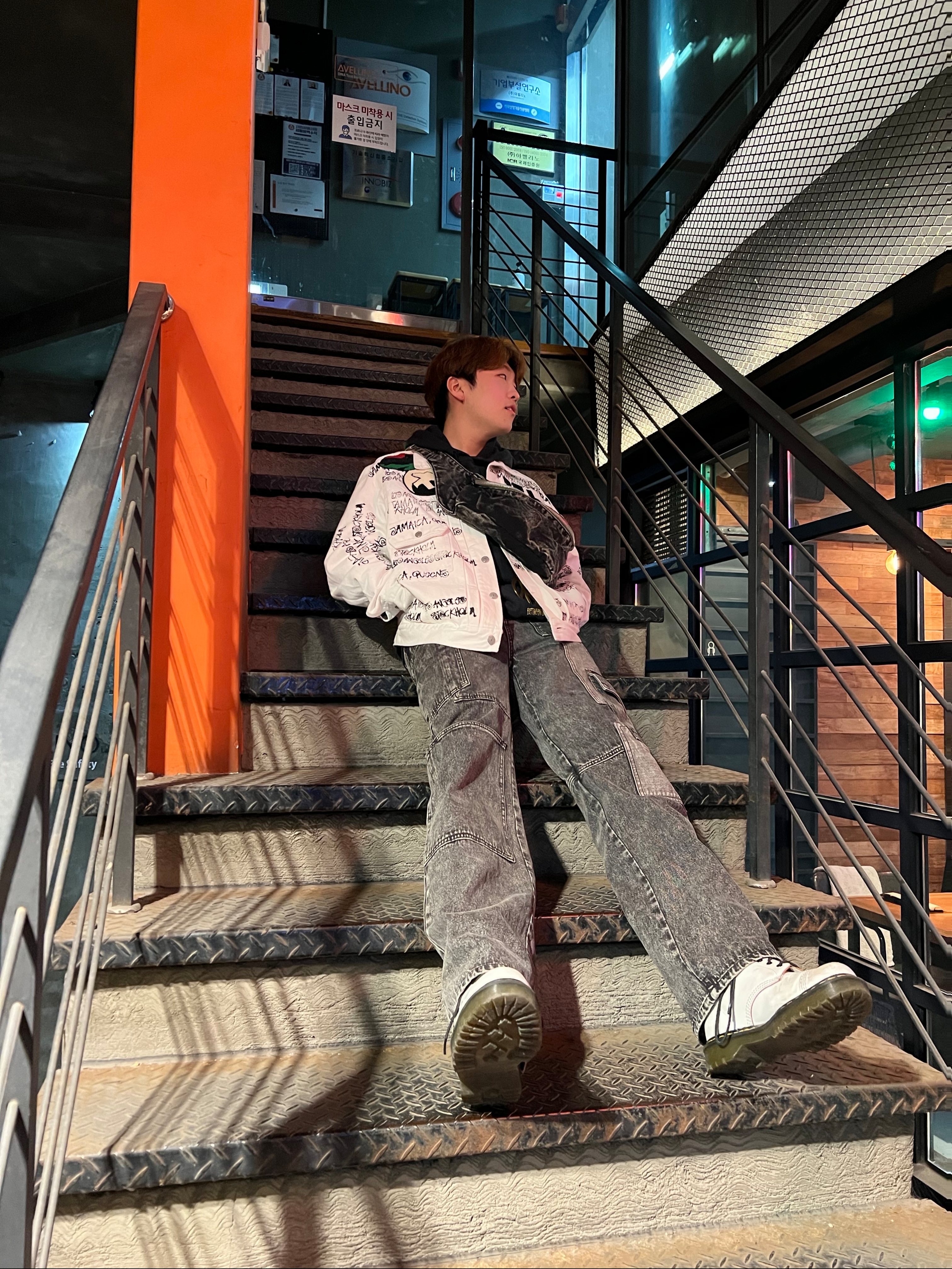Stussy x Our Legacy x Denim Tears TTL Varsity Jacket Black, Stussy x Our Legacy x Denim Tears TTL Denim Jacket White 착용 스타일 - 3