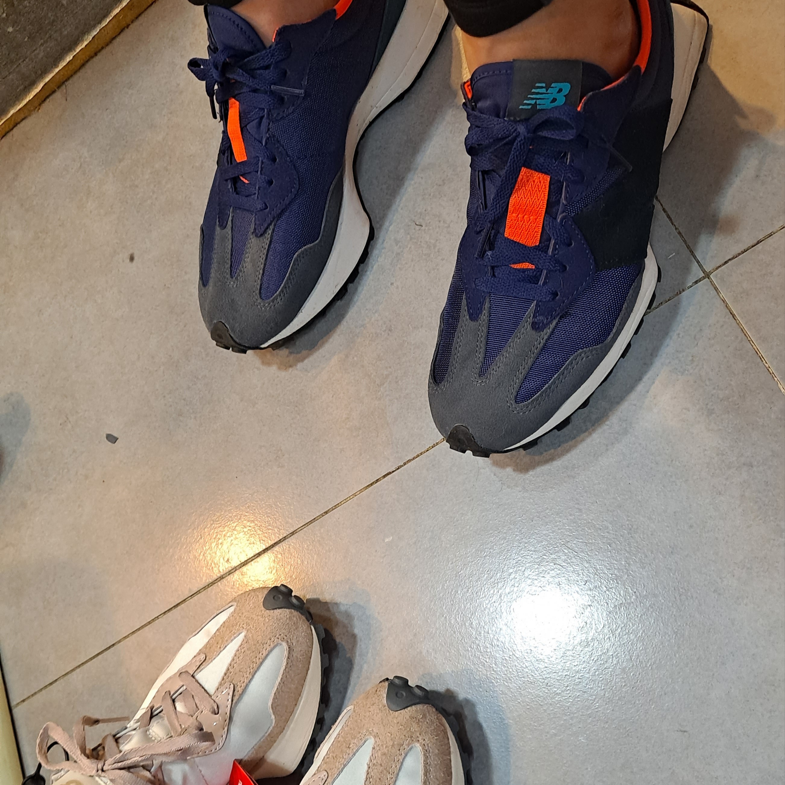 New Balance 327 Lagoon Storm Blue 착용 스타일 - 2