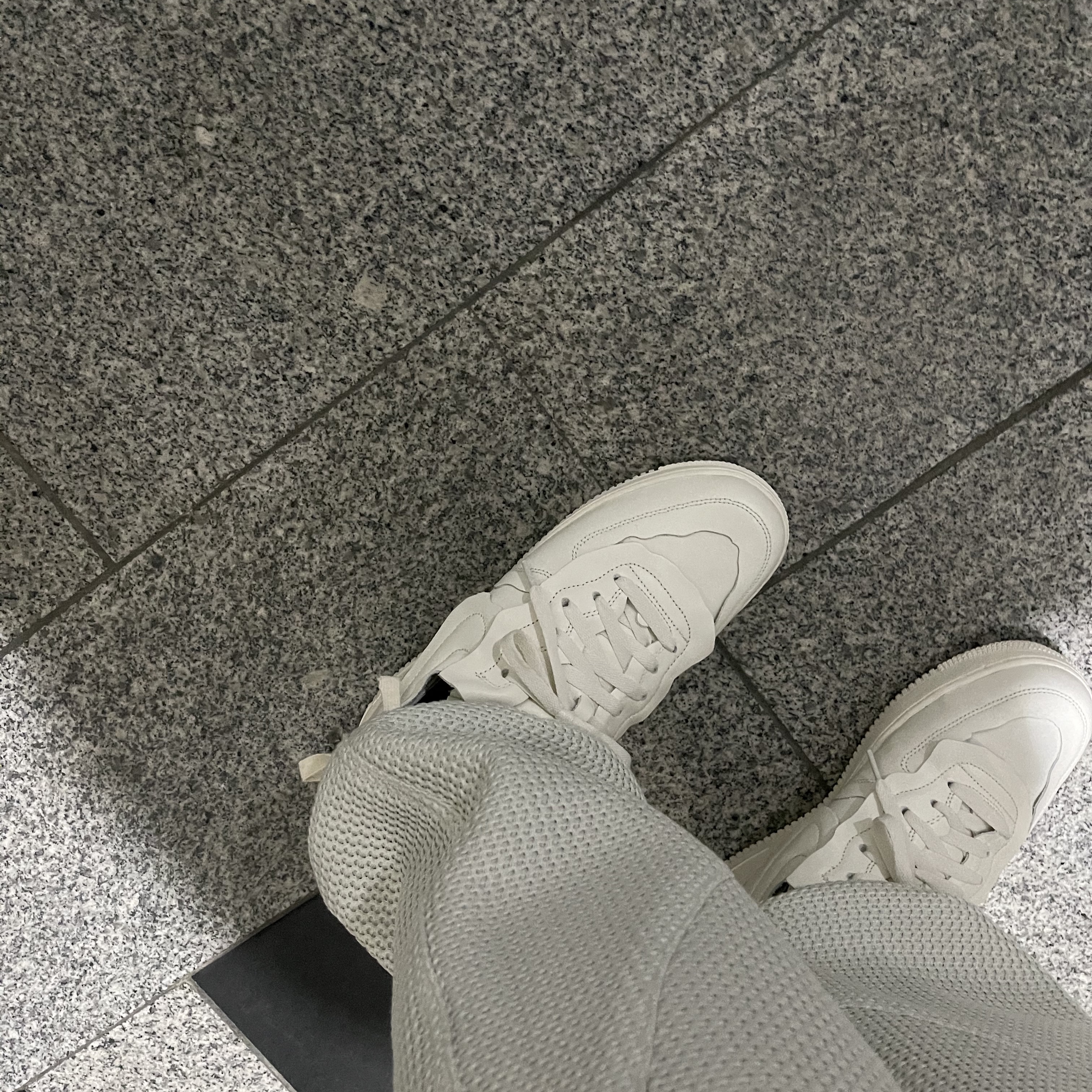 Nike x Comme des Garcons Homme Plus Air Force Mid White 착용 스타일