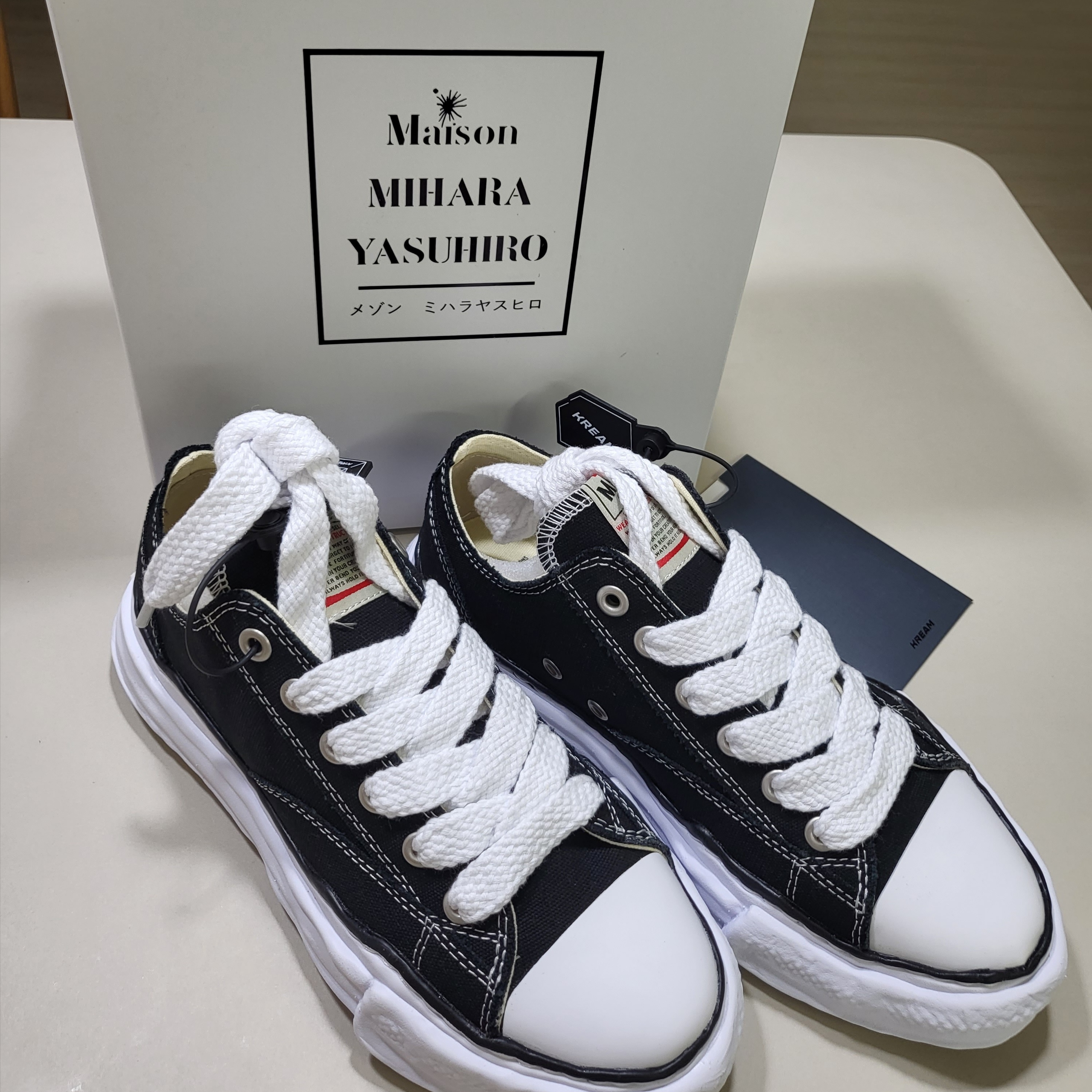 Maison Mihara Yasuhiro Peterson OG Sole Canvas Low Sneakers Black 착용 스타일 - 1