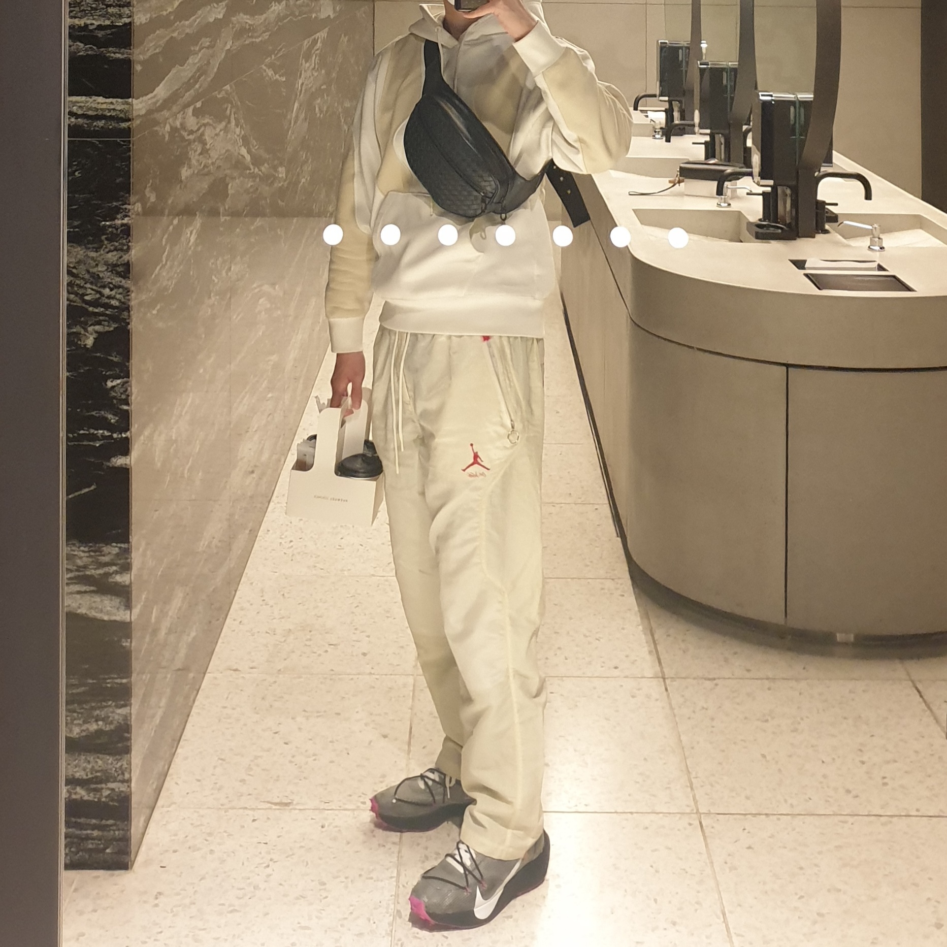 (W) Nike x Off-White Vapor Street Black Laser Fuchsia, Jordan x Off-White Fleece Pullover Hoodie Sail - Asia 착용 스타일