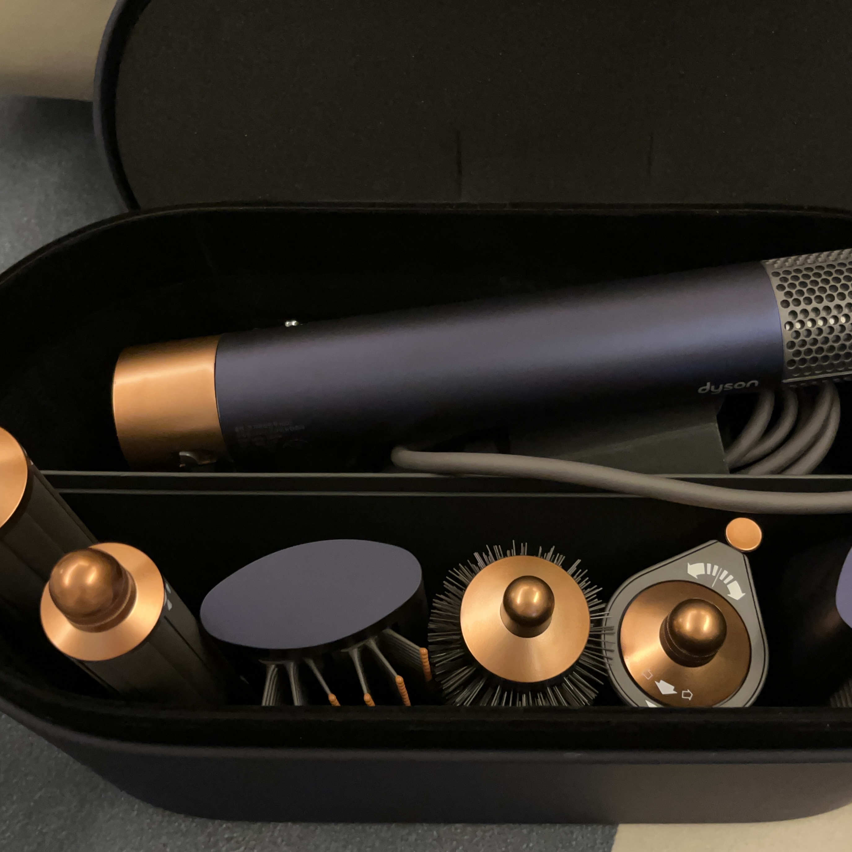 Dyson Airwrap Multi Styler Complete Long Blue Copper (Korean Ver.) 착용 스타일 - 2