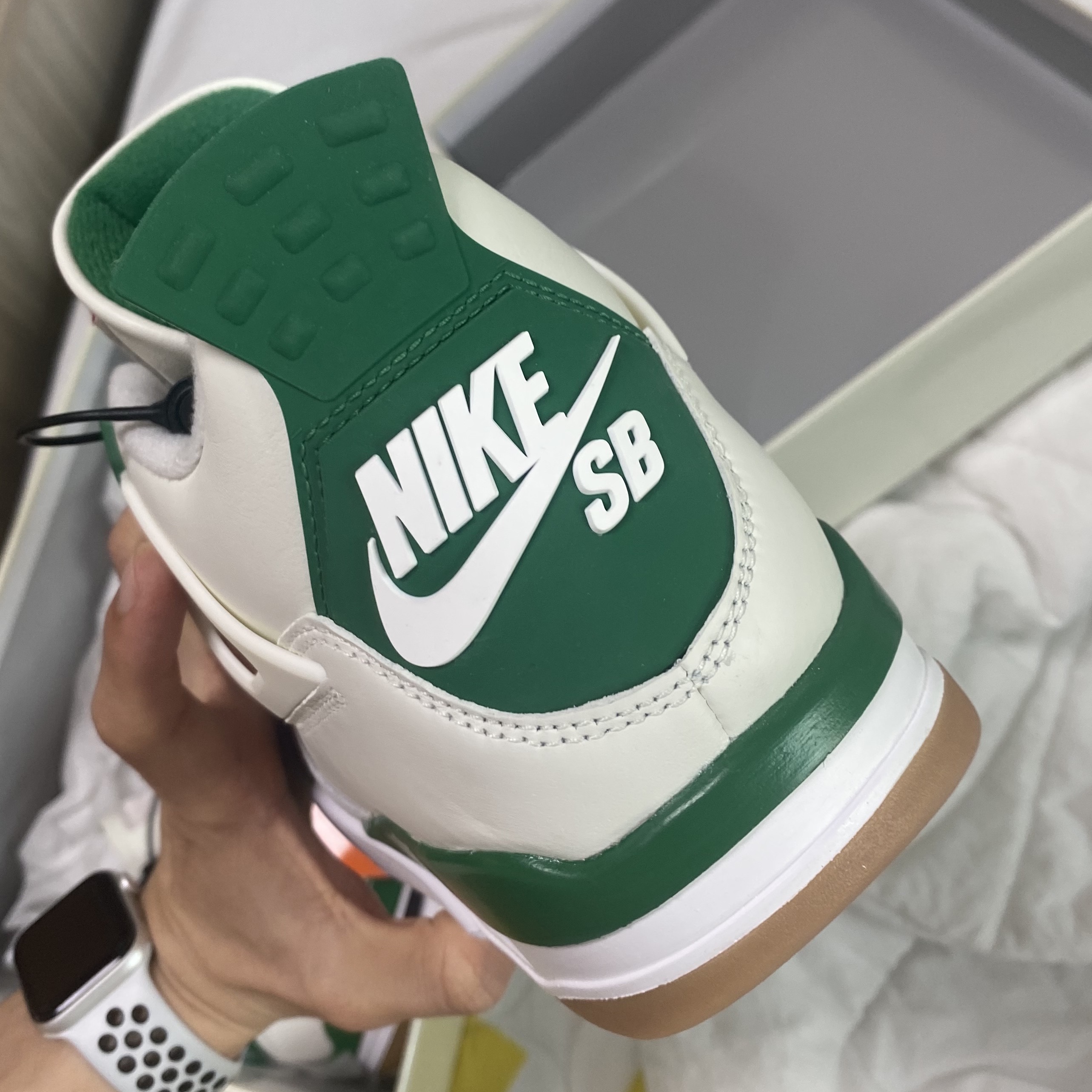 Jordan 4 x Nike SB Retro SP Pine Green 착용 스타일 - 3