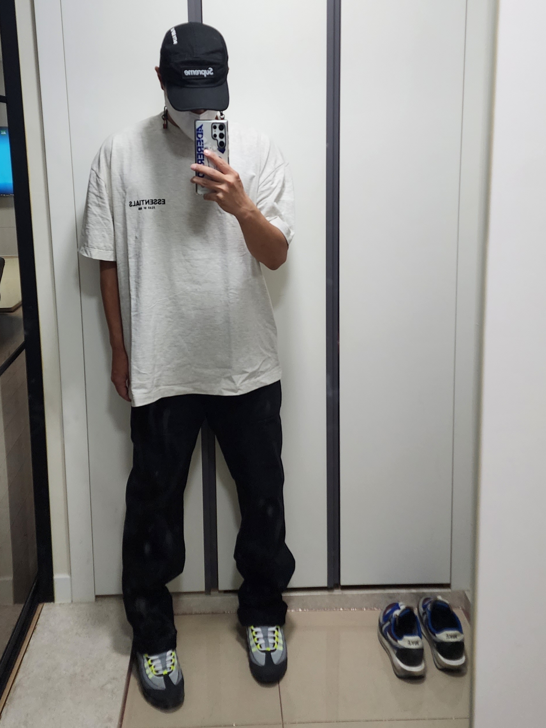 Essentials The Core Collection T-Shirt Light Oatmeal, Nike Air Max 95 OG Neon Yellow 2020 착용 스타일 - 2