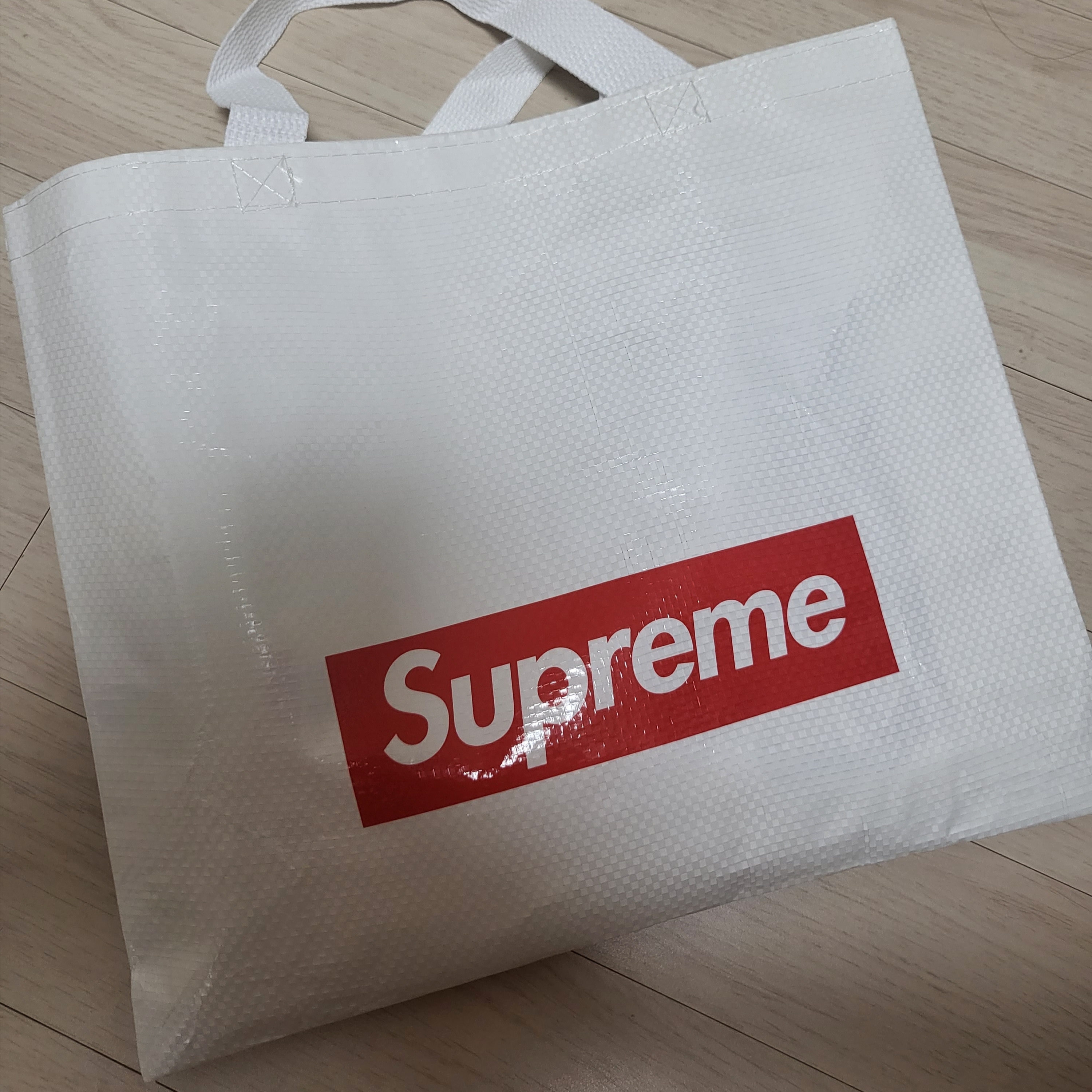 Supreme Children T-Shirt White - 23SS 착용 스타일 - 2