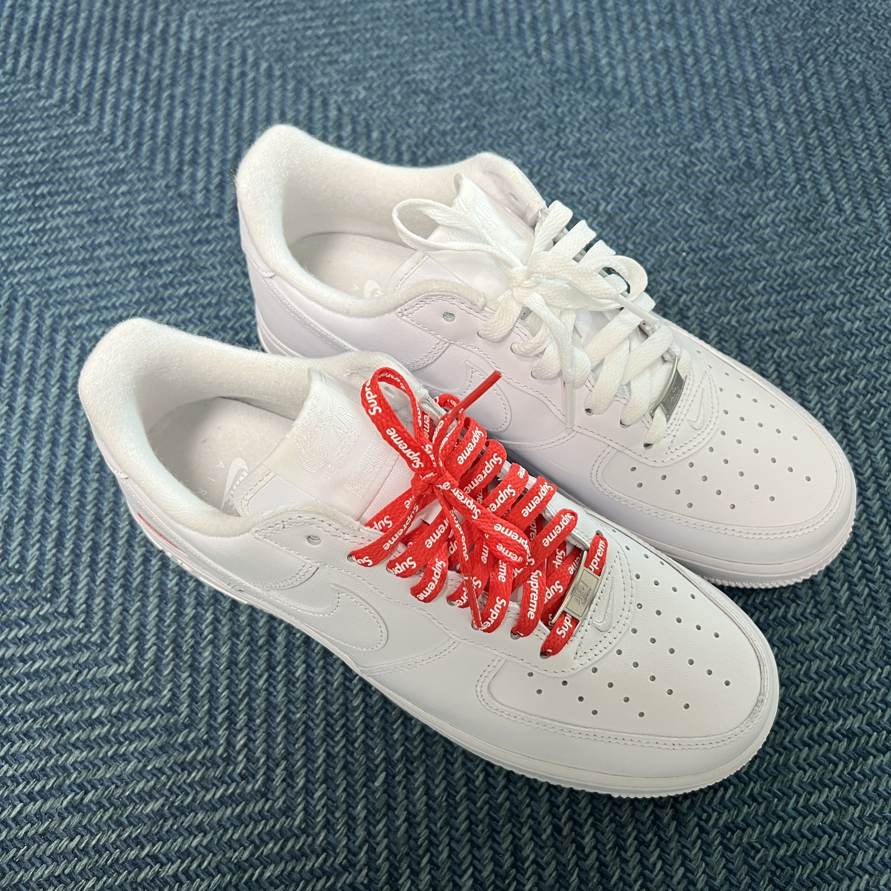 Nike x Supreme Air Force 1 Low White 착용 스타일