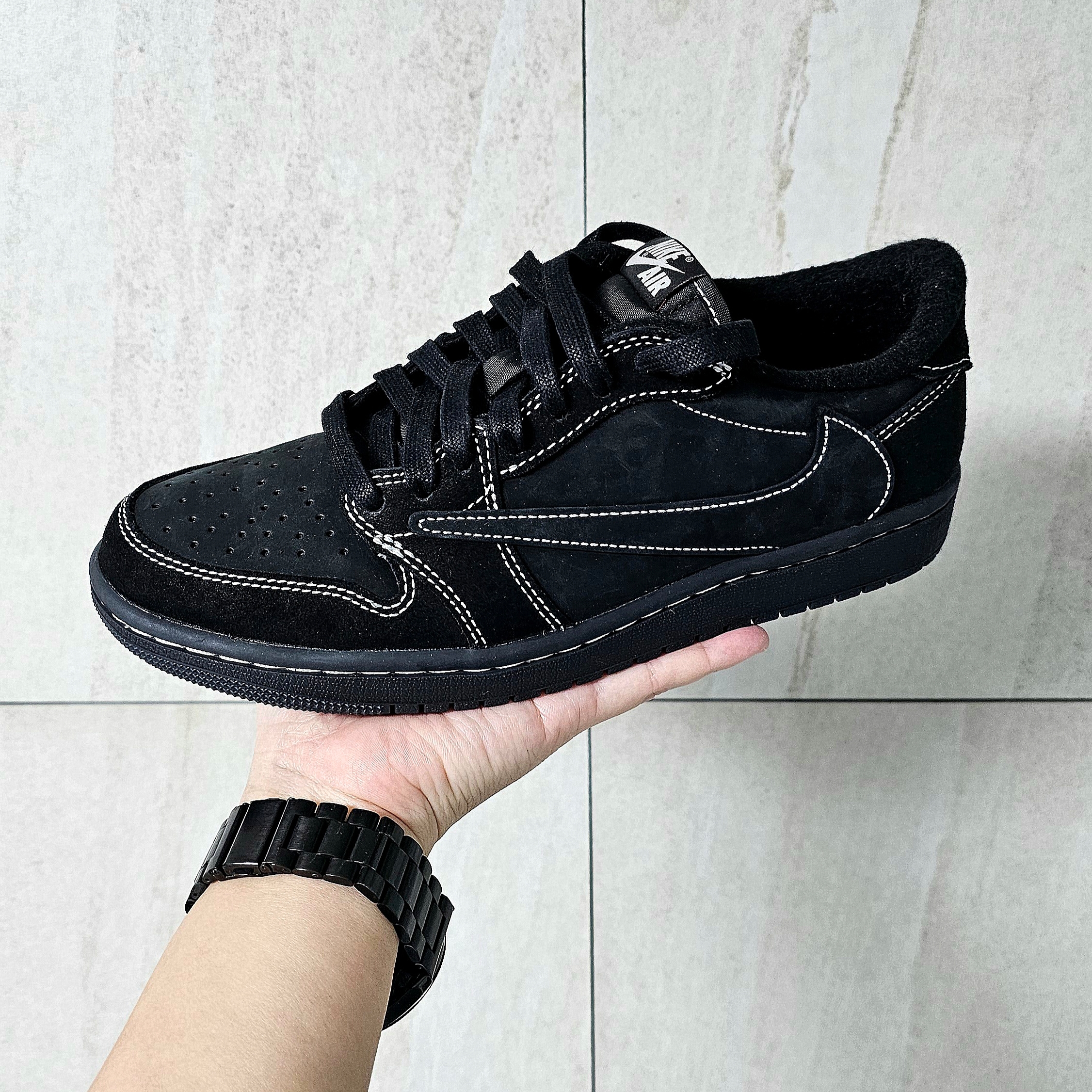 Jordan 1 x Travis Scott Retro Low OG SP Black Phantom 착용 스타일 - 2