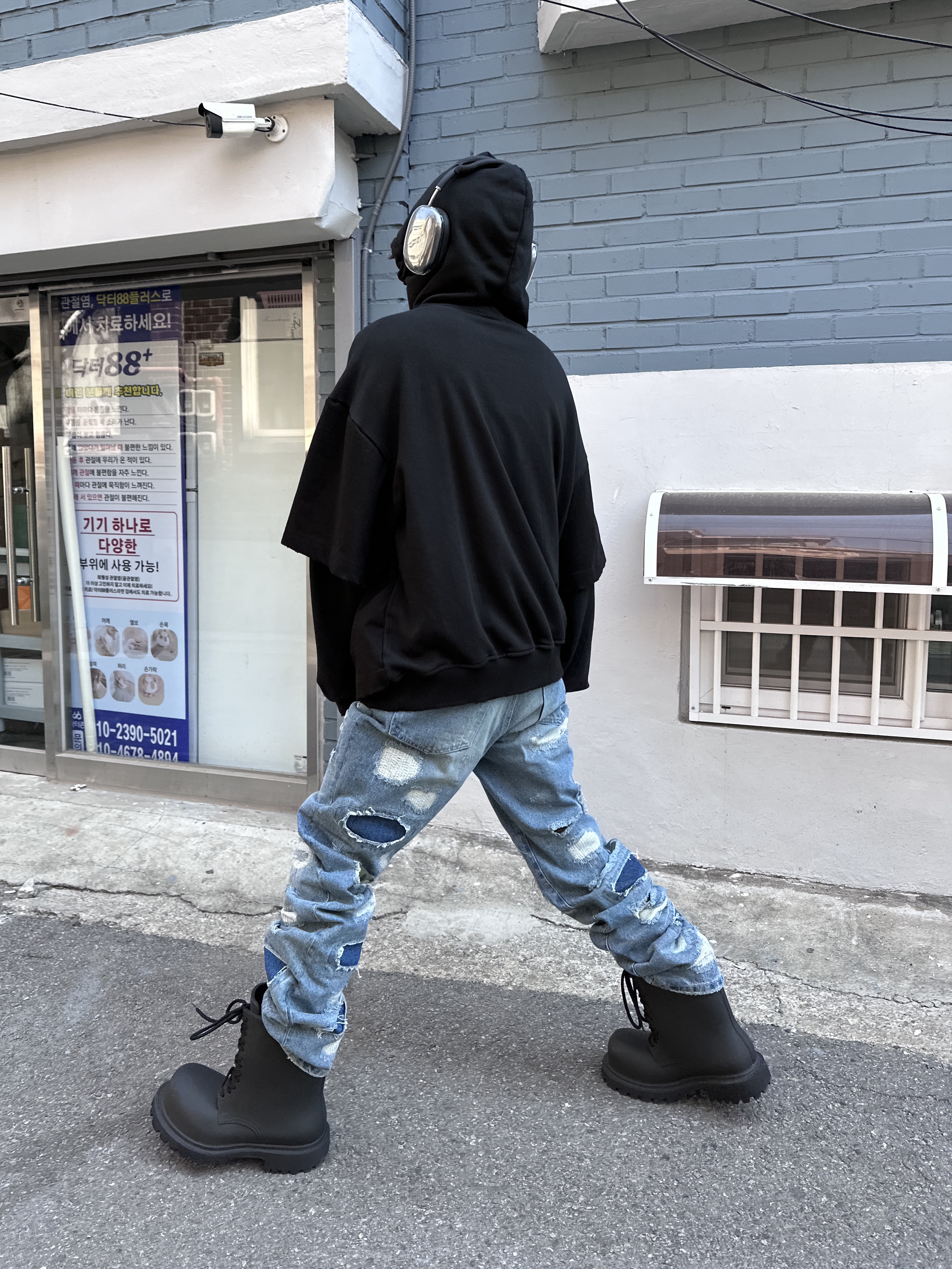 Balenciaga XL Army Boots Full Eva Black, Apple AirPods Max Lightning Space Gray (Korean Ver.) 착용 스타일 - 4
