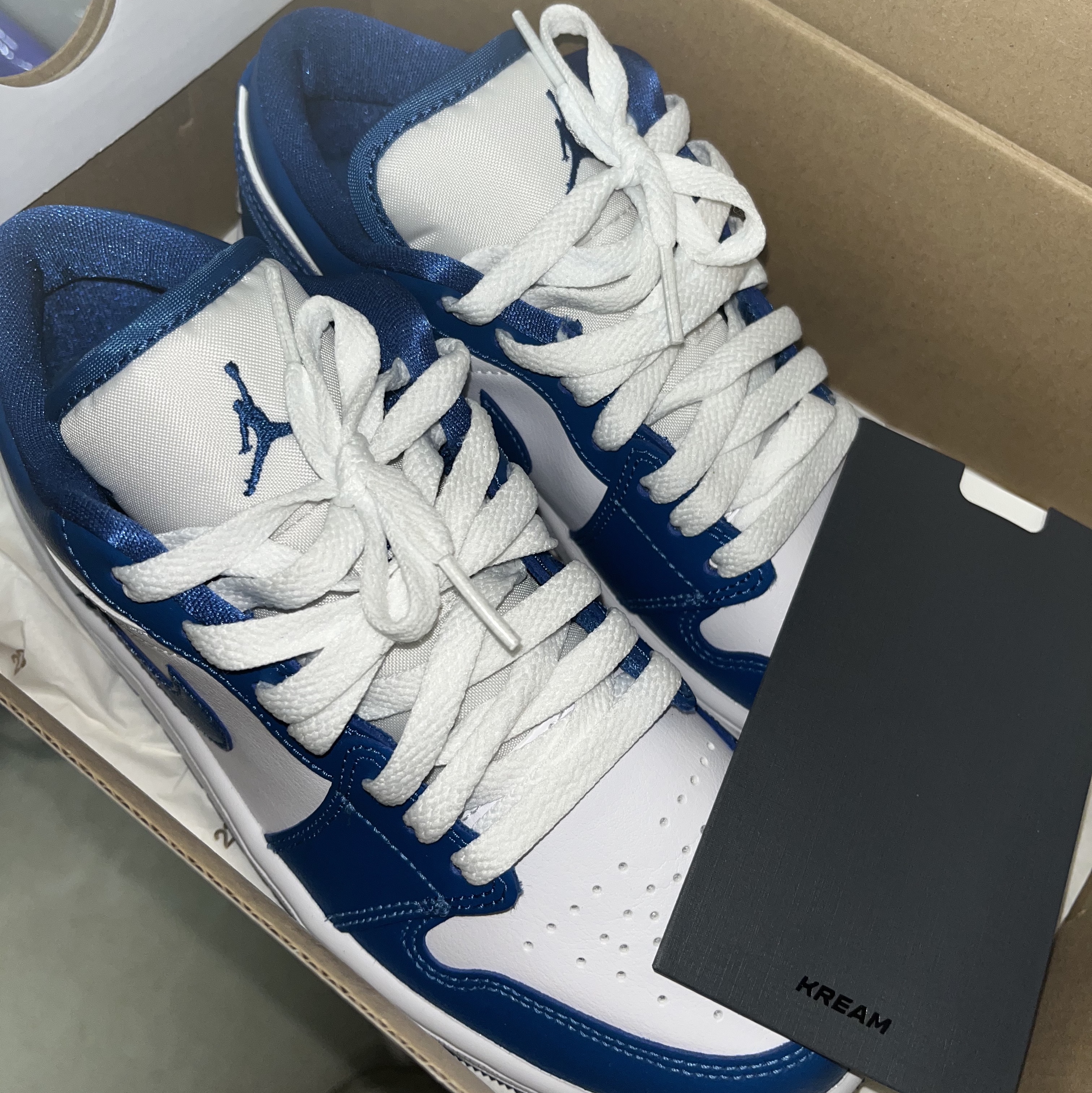 (W) Jordan 1 Low White Dark Marina Blue 착용 스타일 - 1