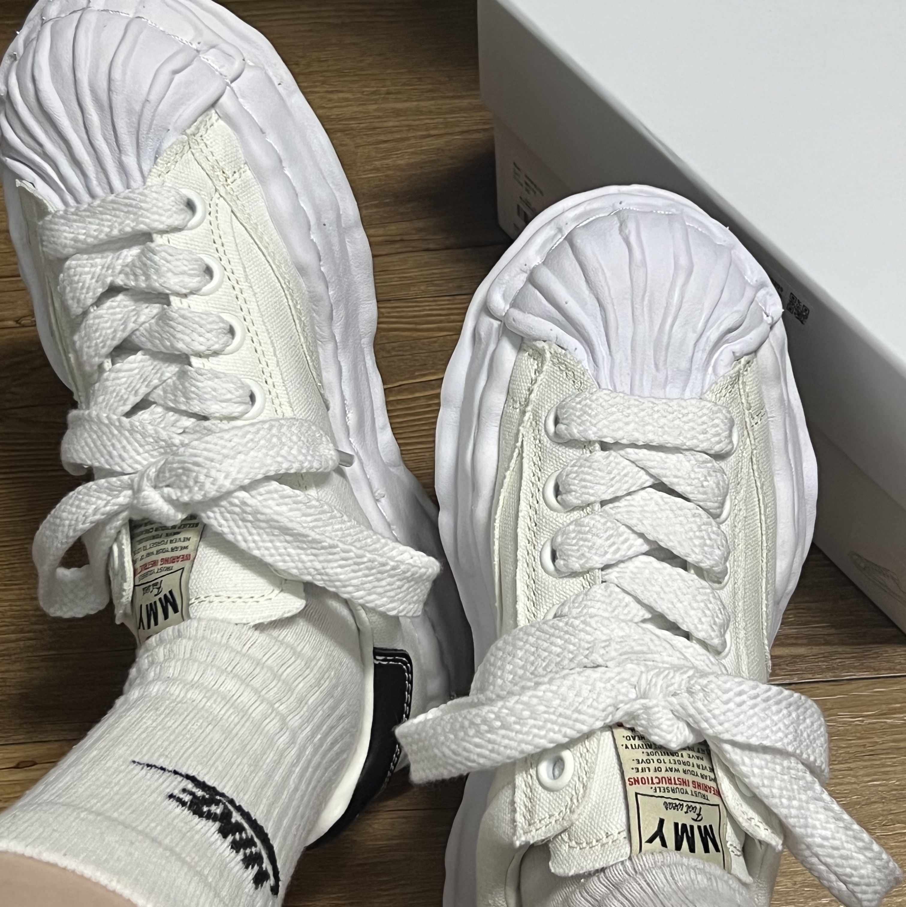 Maison Mihara Yasuhiro Blakey OG Sole Canvas Low-top Sneakers White 착용 스타일