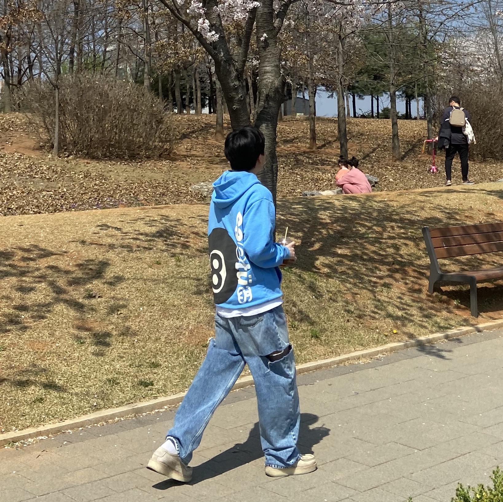 Stussy x Cactus Plant Flea Market 8 Ball Pigment Dyed Hoodie Blue 착용 스타일 - 3