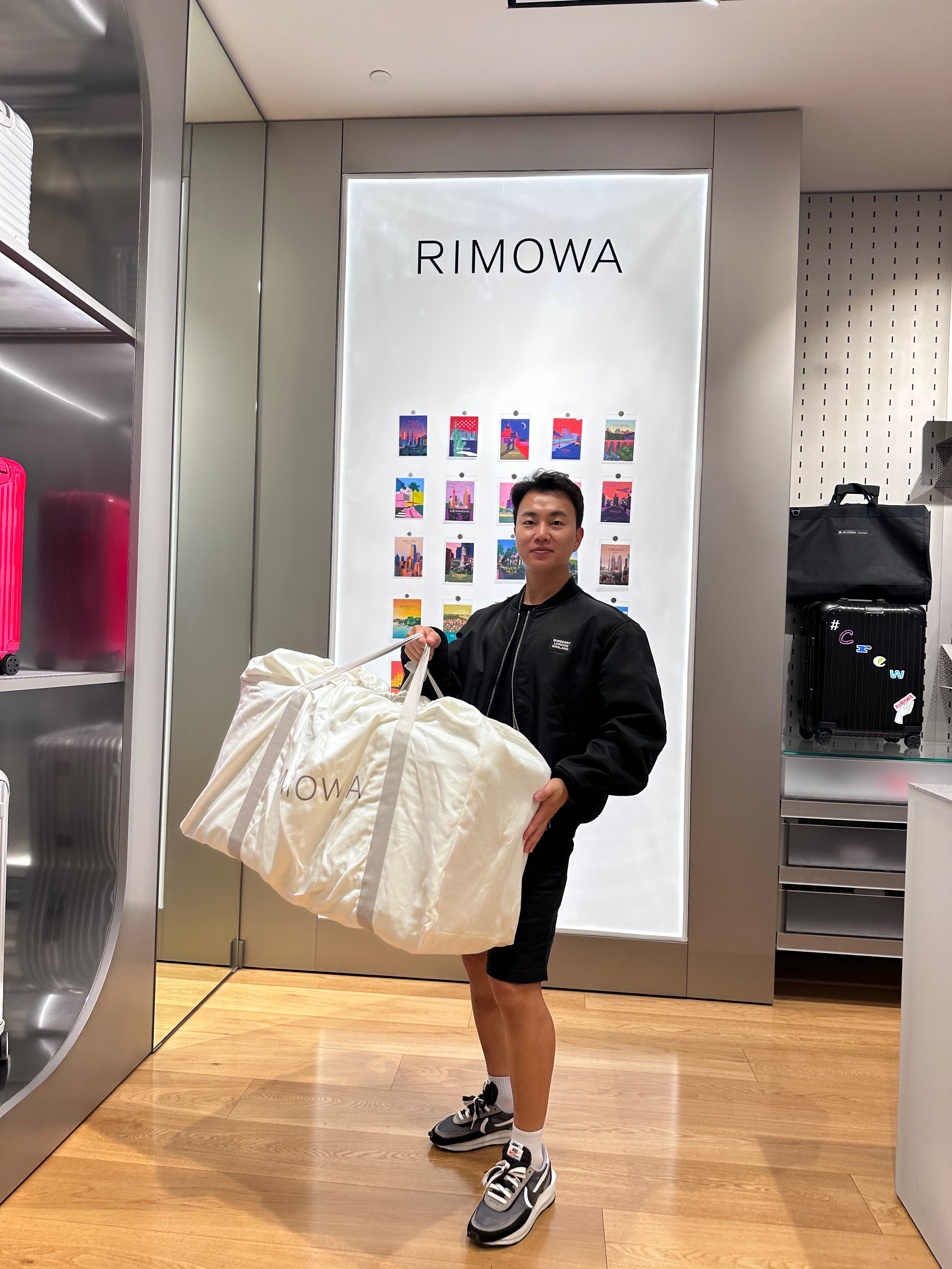Rimowa Original Trunk Aluminum Silver, Nike x Sacai LDWaffle Black 착용 스타일