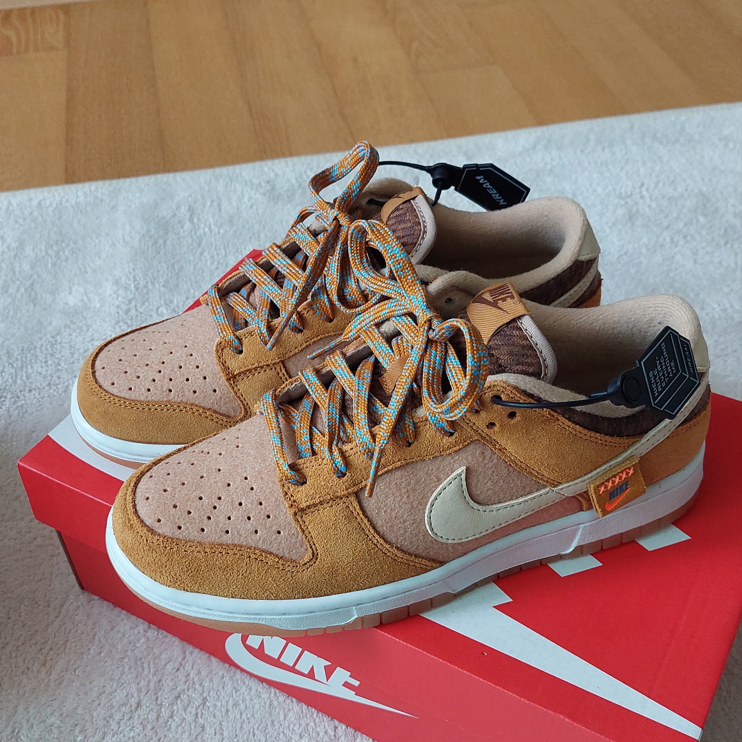 Nike Dunk Low SE Praline Desert Ochre 착용 스타일 - 3