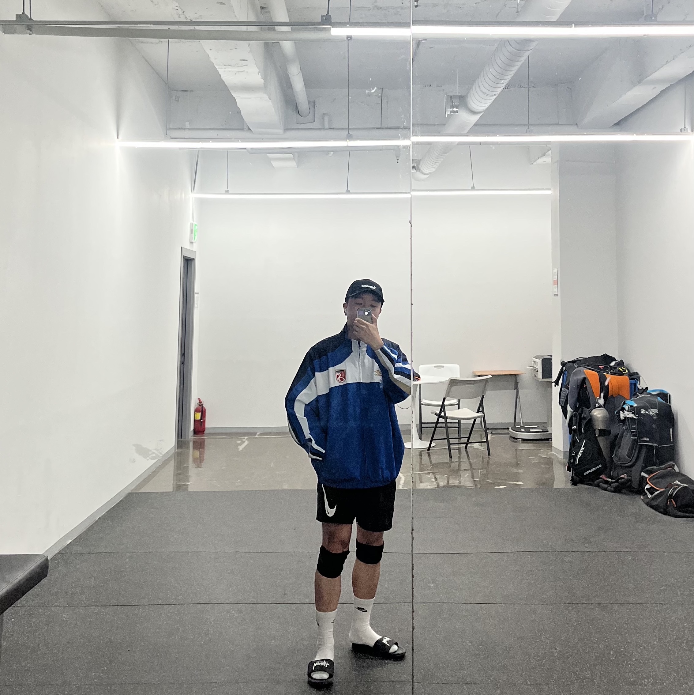 Supreme x Umbro Track Jacket Blue - 23SS, Nike x Stussy Benassi Slide Off Noir 착용 스타일