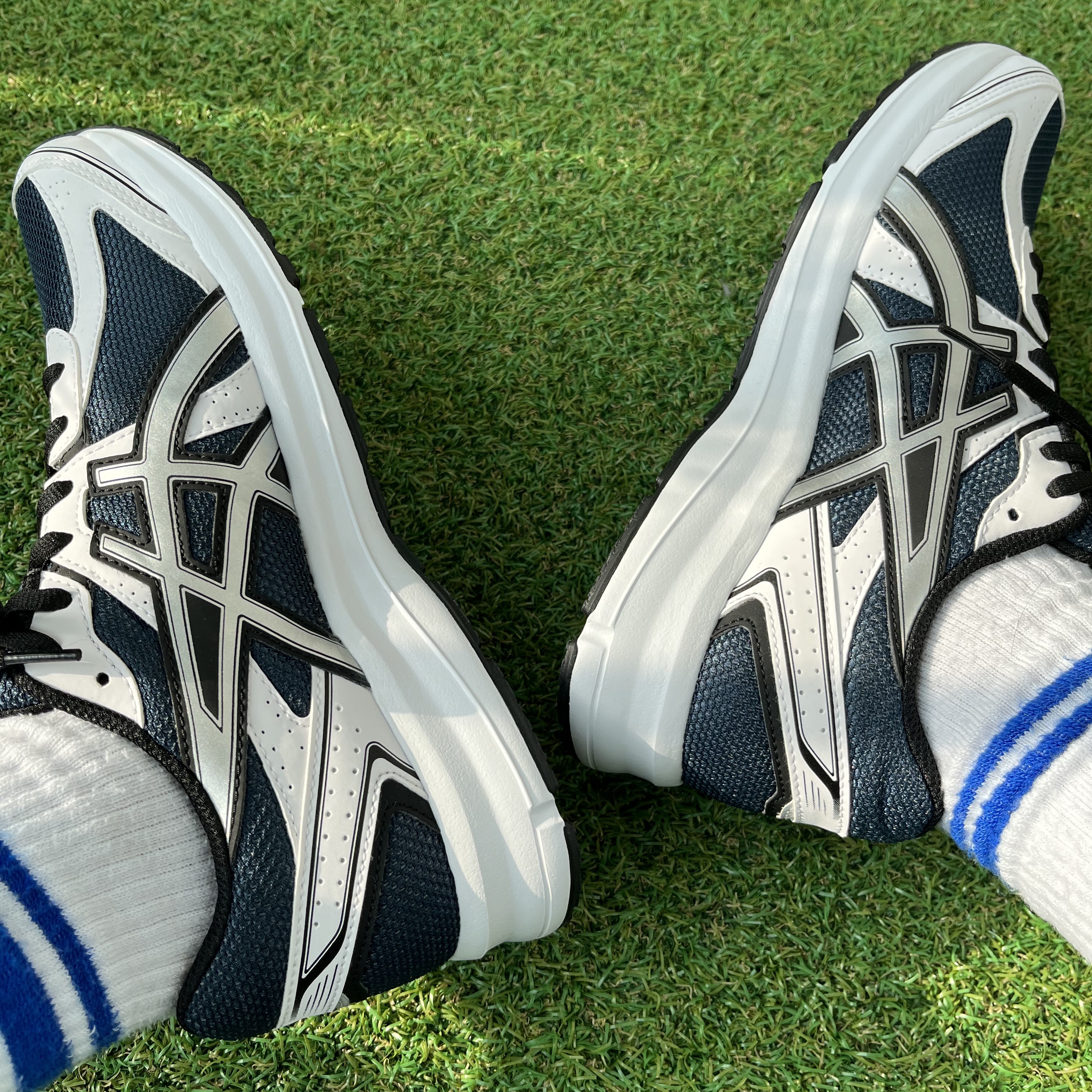 Asics Jog 100 S Navy Pure Silver - 2E Wide 착용 스타일 - 3