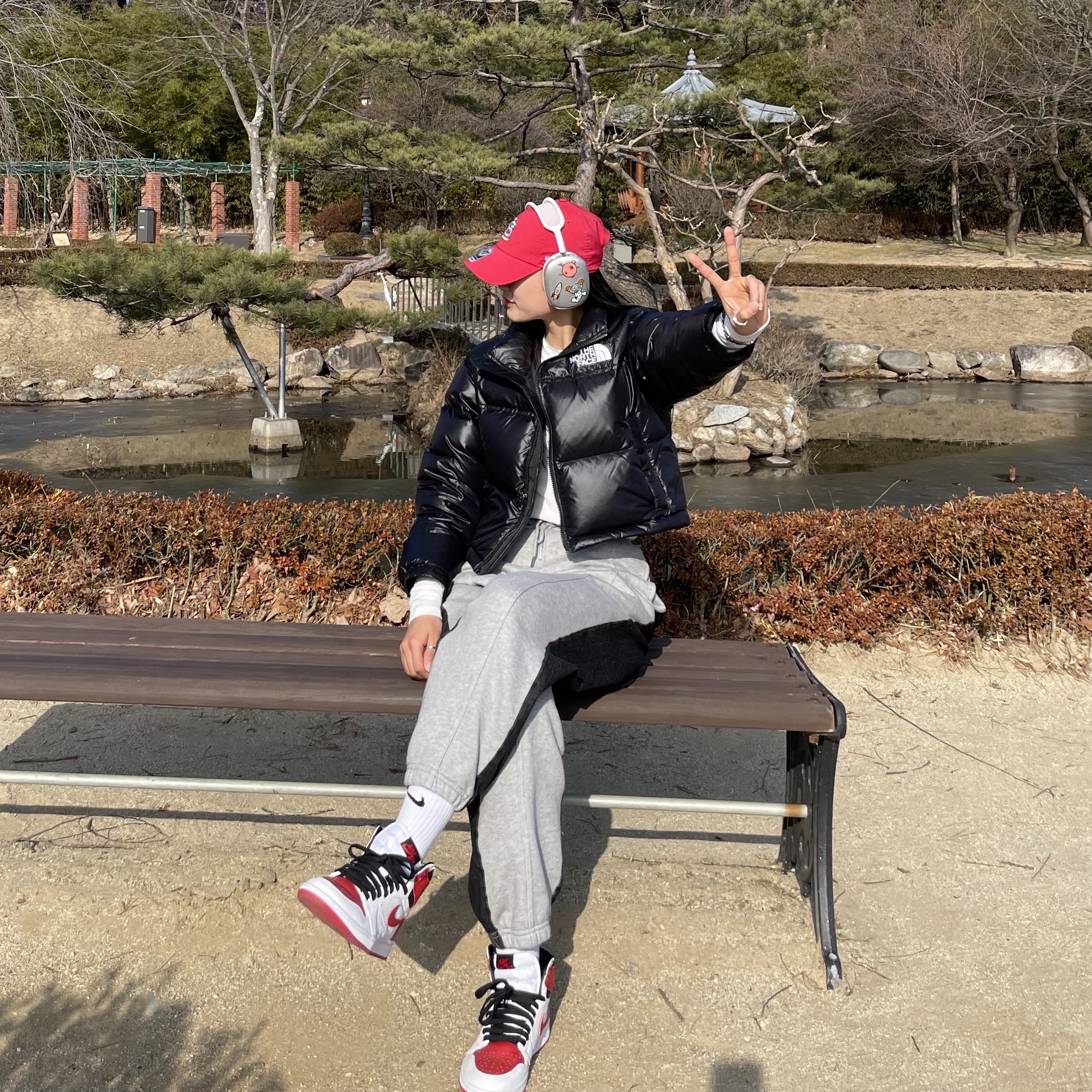 (W) The North Face Nuptse Short Jacket TNF Black, Apple AirPods Max Lightning Silver (Korean Ver.) 착용 스타일