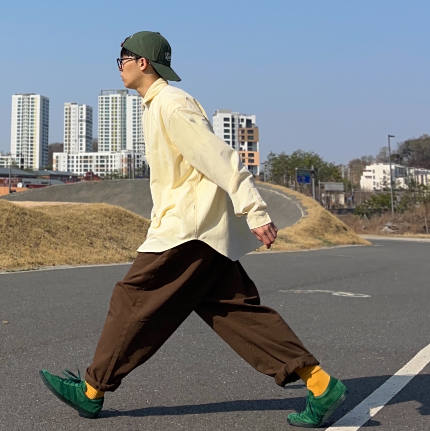 Adidas Tobacco Gruen Dark Green 착용 스타일 - 2