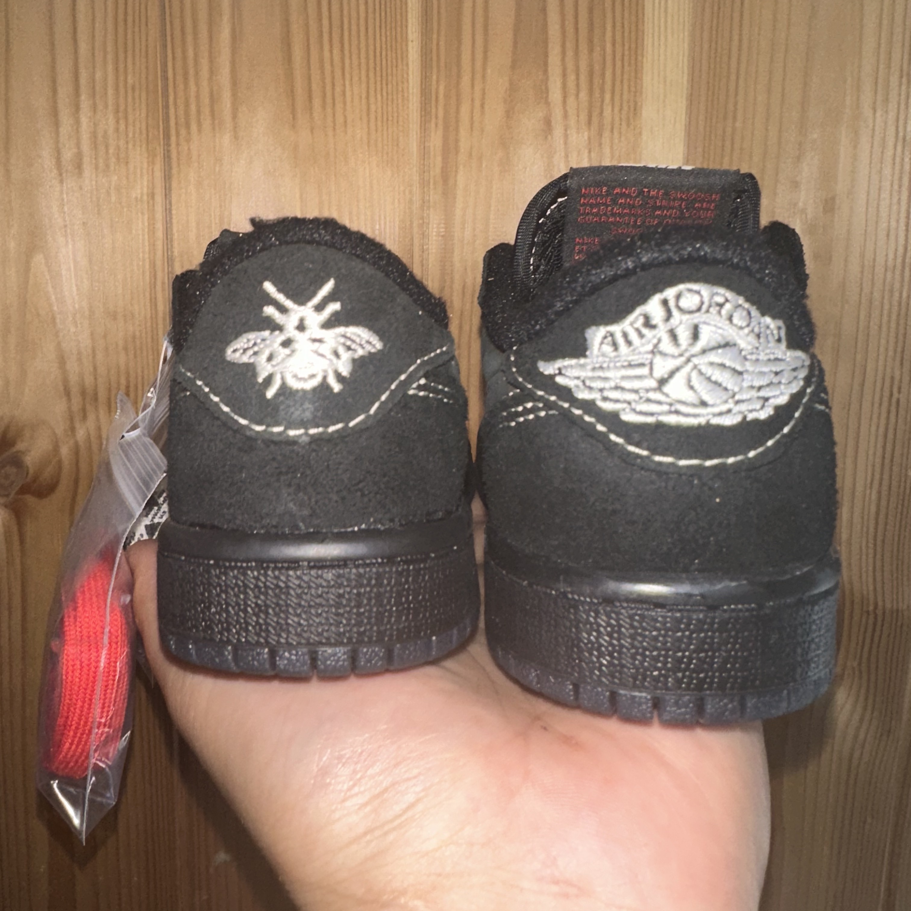 (PS) Jordan 1 x Travis Scott Retro Low OG SP Black Phantom 착용 스타일 - 3