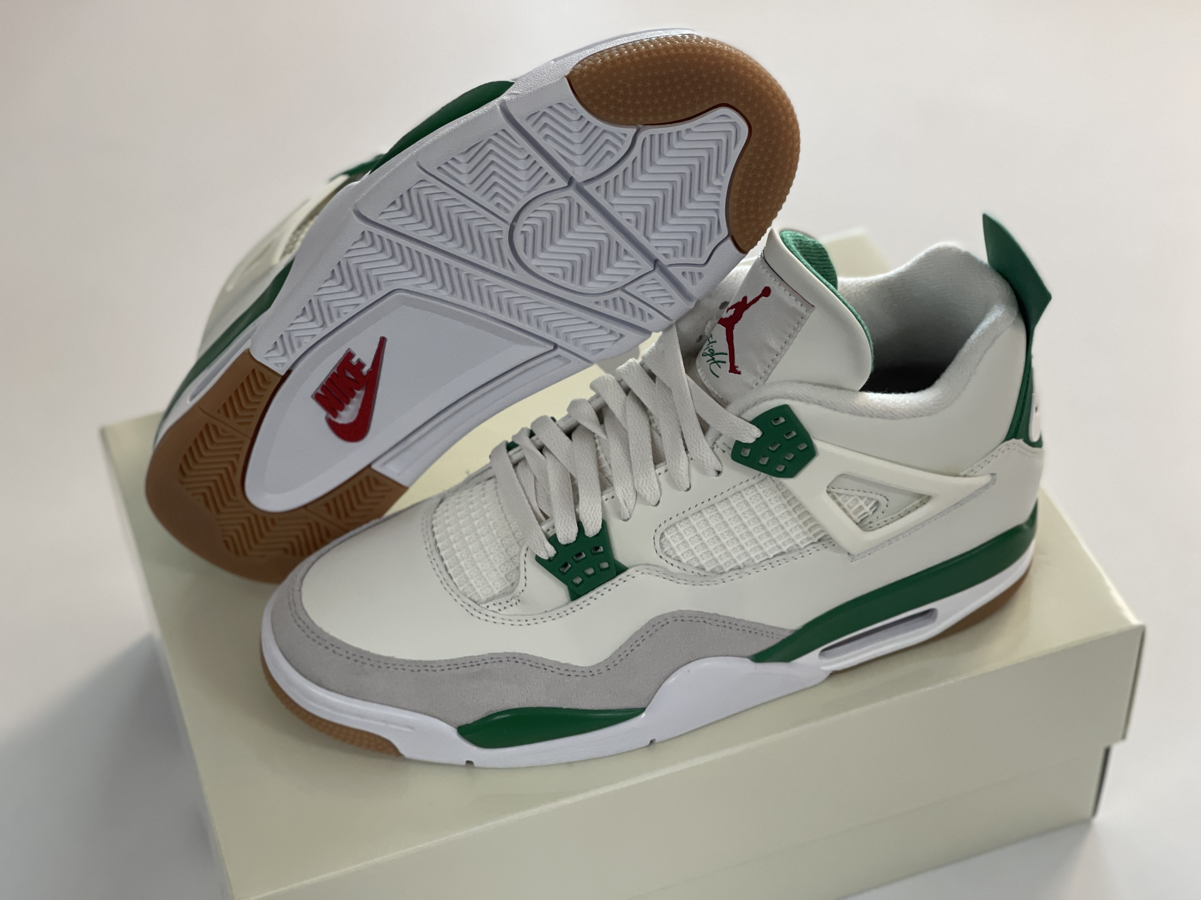 Jordan 4 x Nike SB Retro SP Pine Green 착용 스타일 - 4