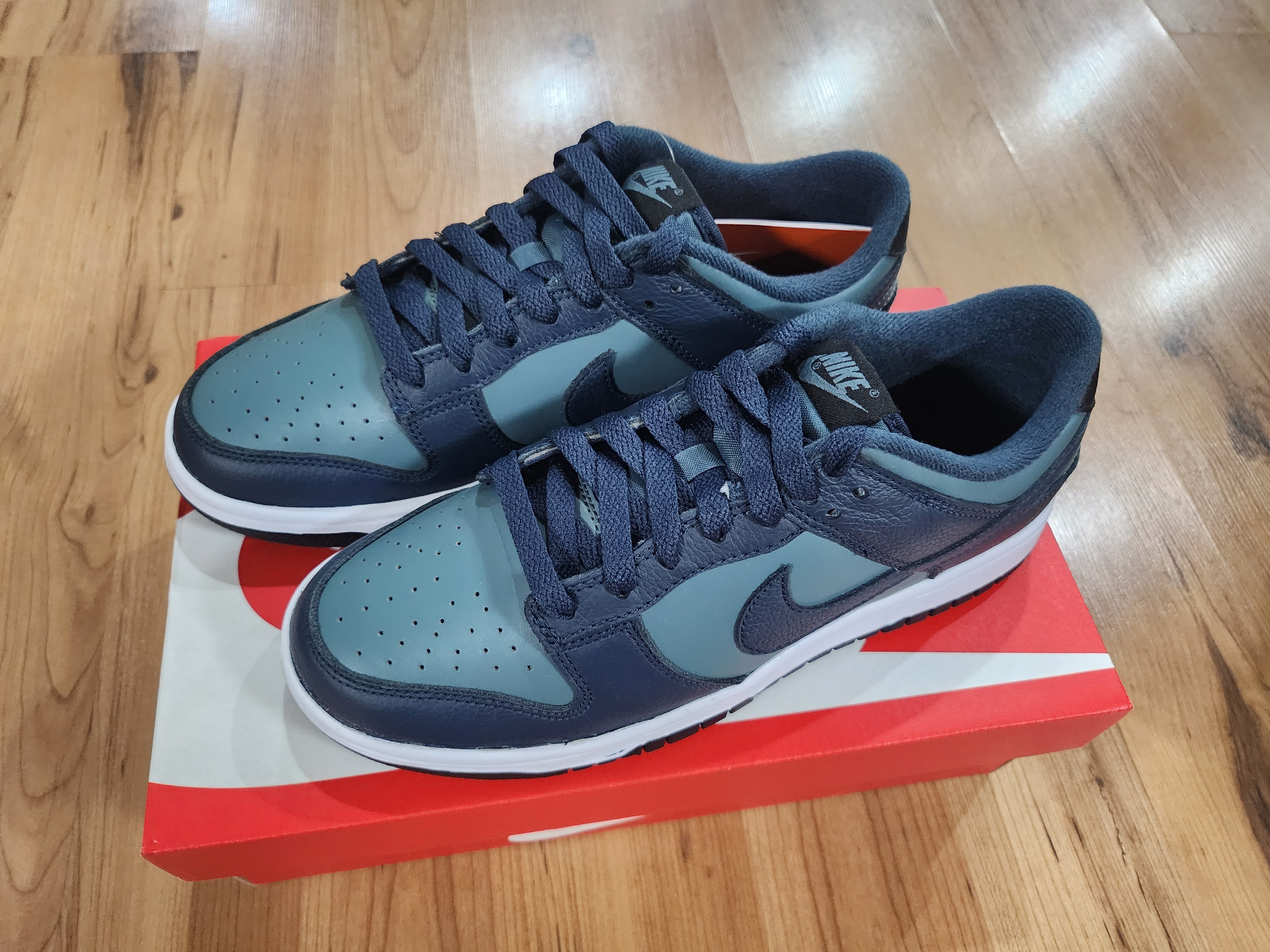 Nike Dunk Low Retro PRM Mineral Slate and Armory Navy 착용 스타일 - 2