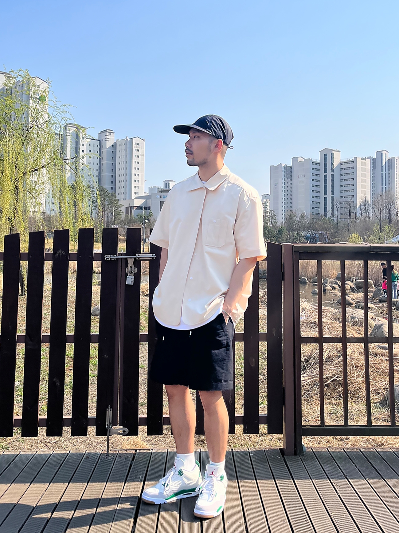 Jordan 4 x Nike SB Retro SP Pine Green 착용 스타일