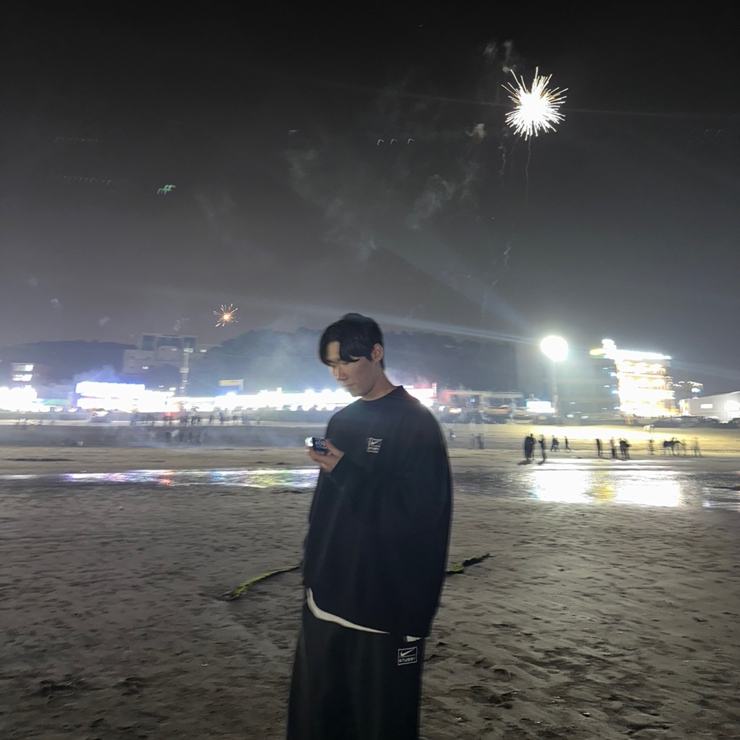 Nike x Stussy NRG Washed Fleece Crewneck Black (DO5310-010), Nike x Stussy NRG Washed Fleece Pants Black (DO5296-010) 착용 스타일