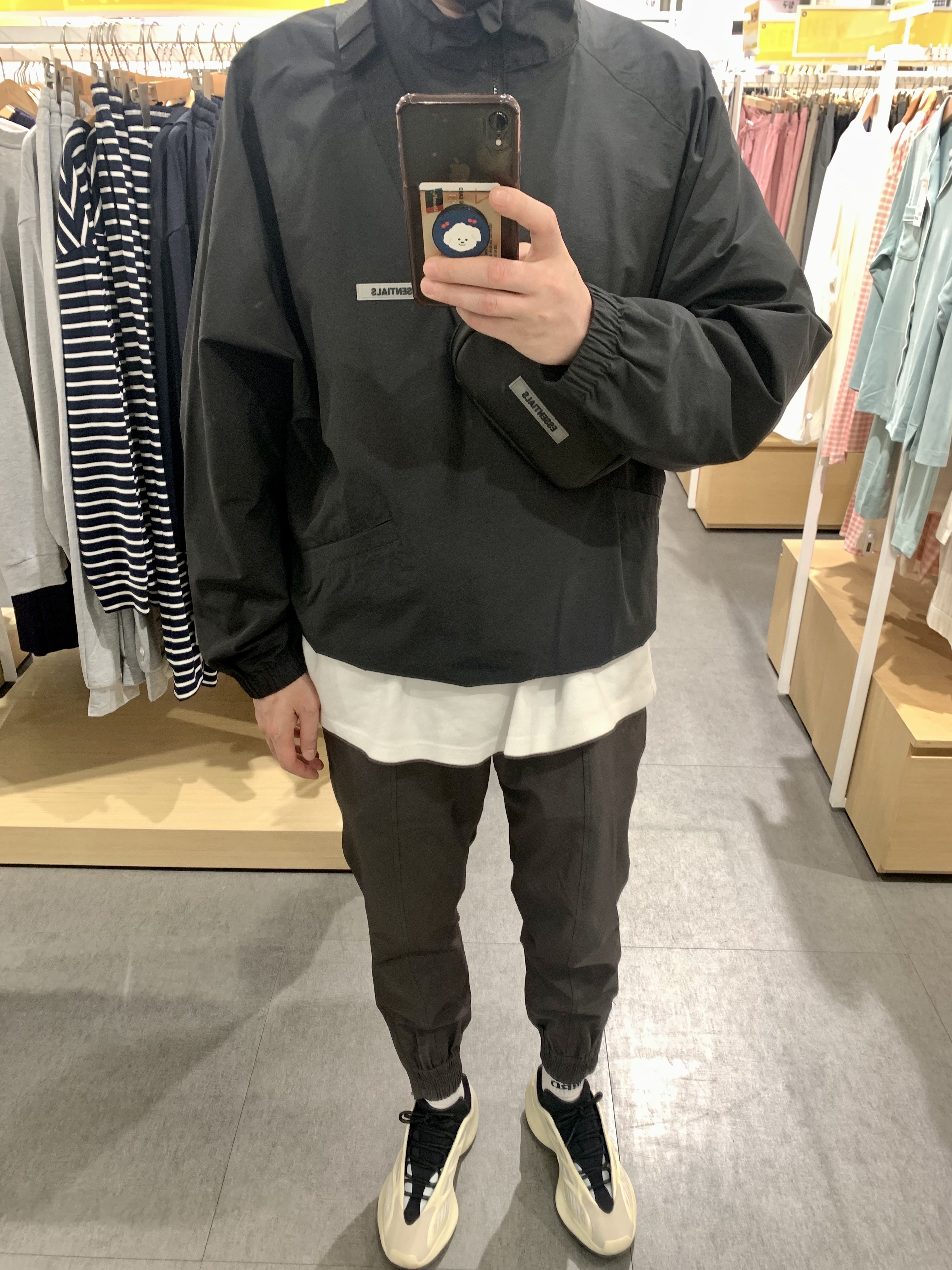 Adidas Yeezy 700 V3 Azael 2022/2023, Essentials Track Jacket Black - 20FW 착용 스타일