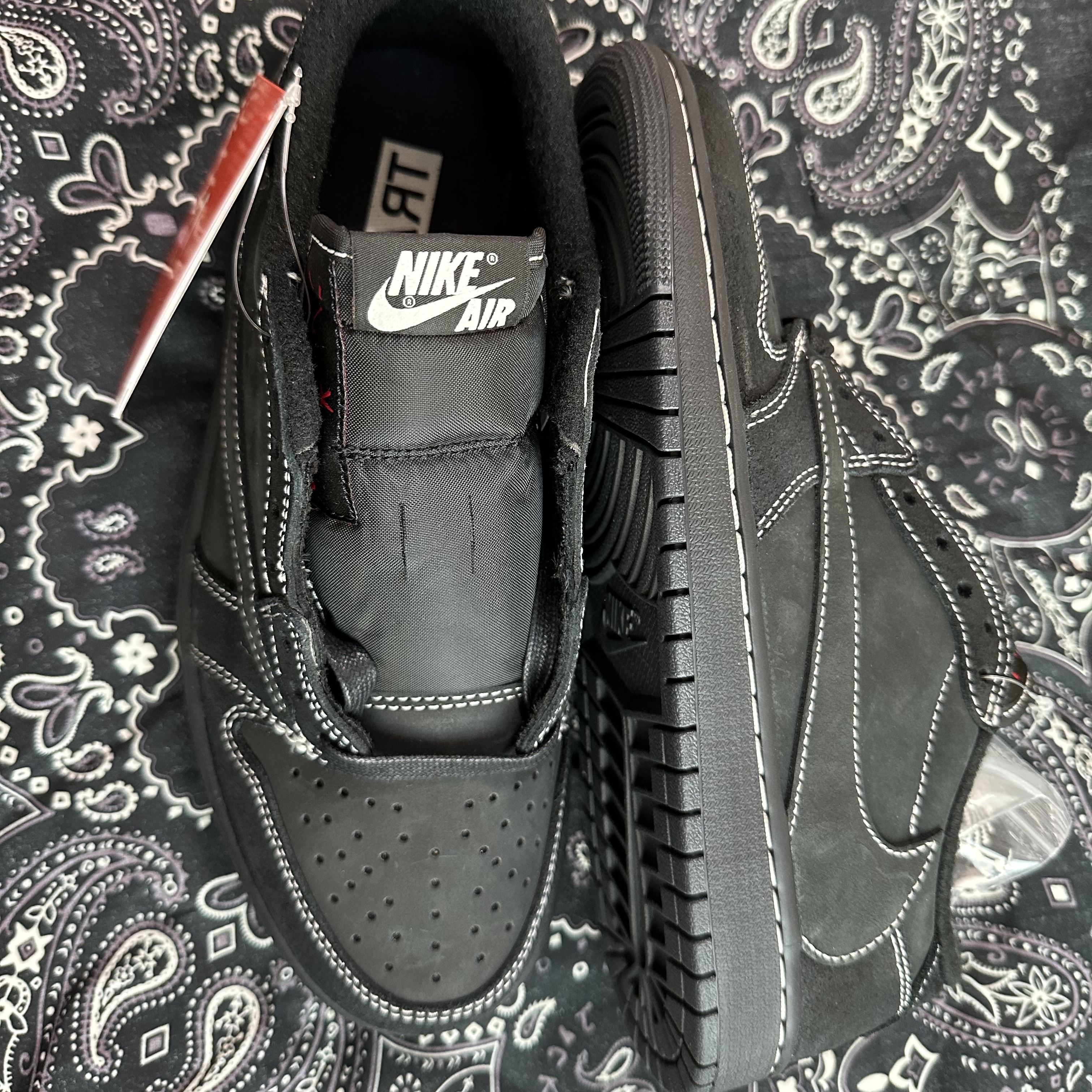Jordan 1 x Travis Scott Retro Low OG SP Black Phantom 착용 스타일