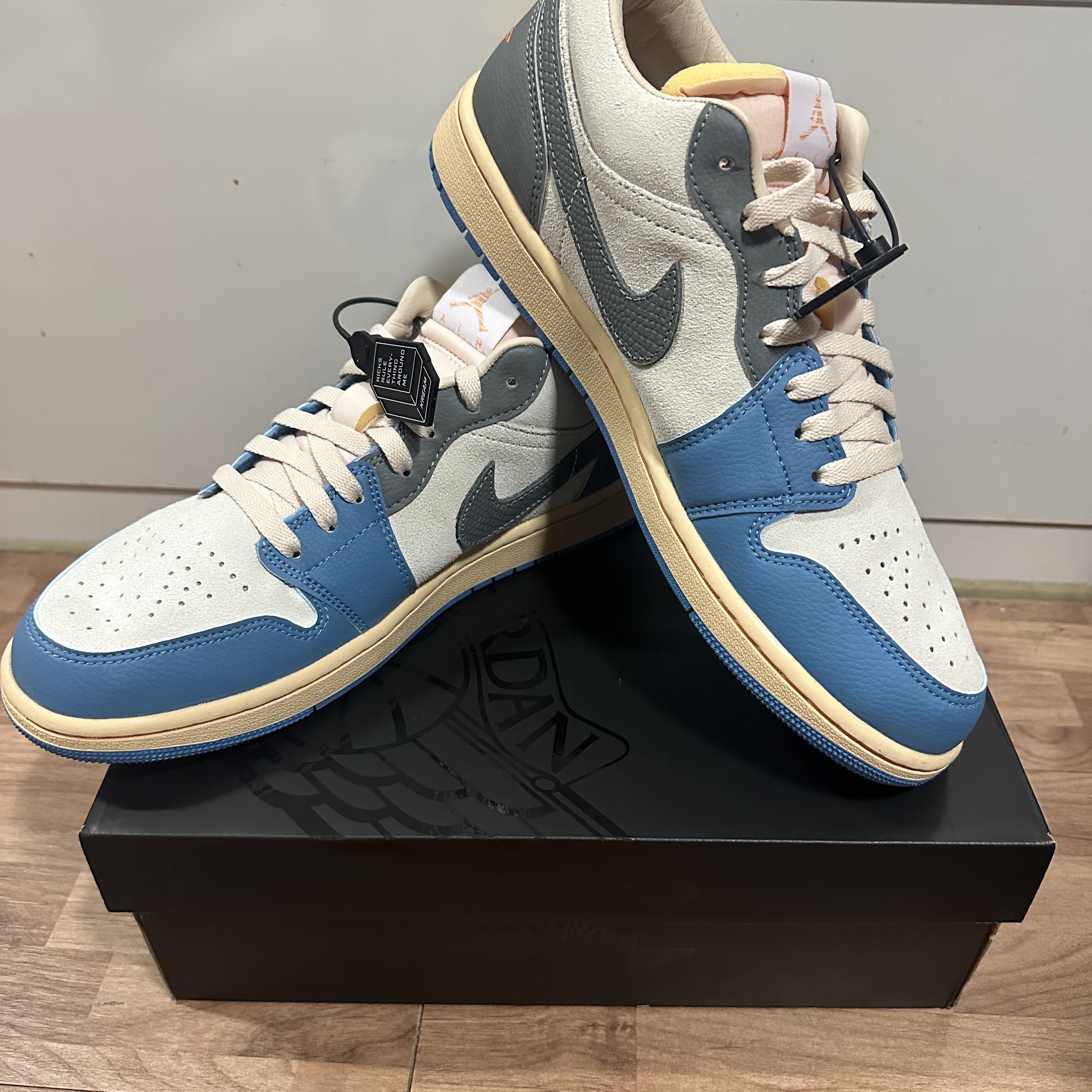 Jordan 1 Low SE Tokyo 96 착용 스타일 - 2