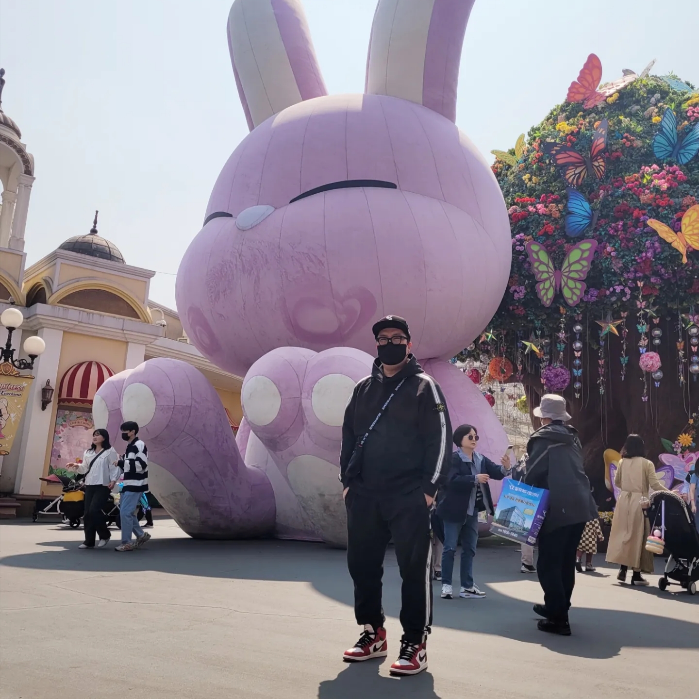 Supreme x Stone Island Stripe Sweatpants Black - 22SS, Supreme Shoulder Bag Black - 22FW 착용 스타일