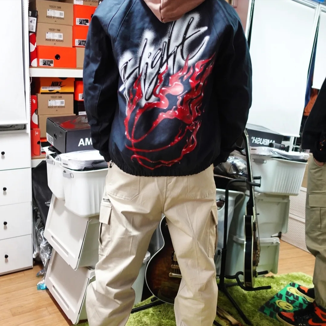 Jordan x Travis Scott Woven Jacket Black - Asia, Jordan x Travis Scott Hoodie Antique Brown - Asia 착용 스타일 - 3