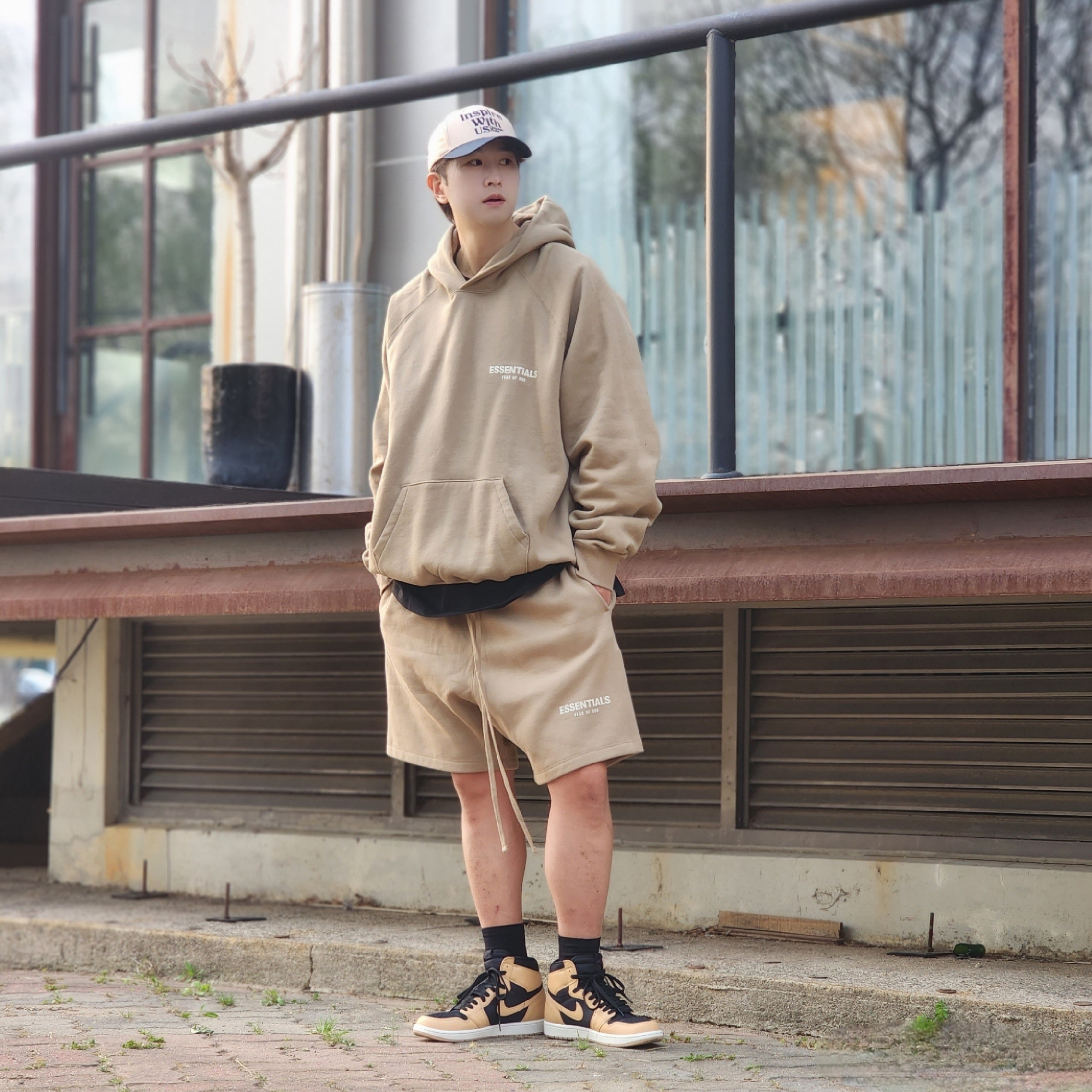 Essentials Hoodie Oak - 22SS, Essentials Shorts Oak - 22SS 착용 스타일 - 2
