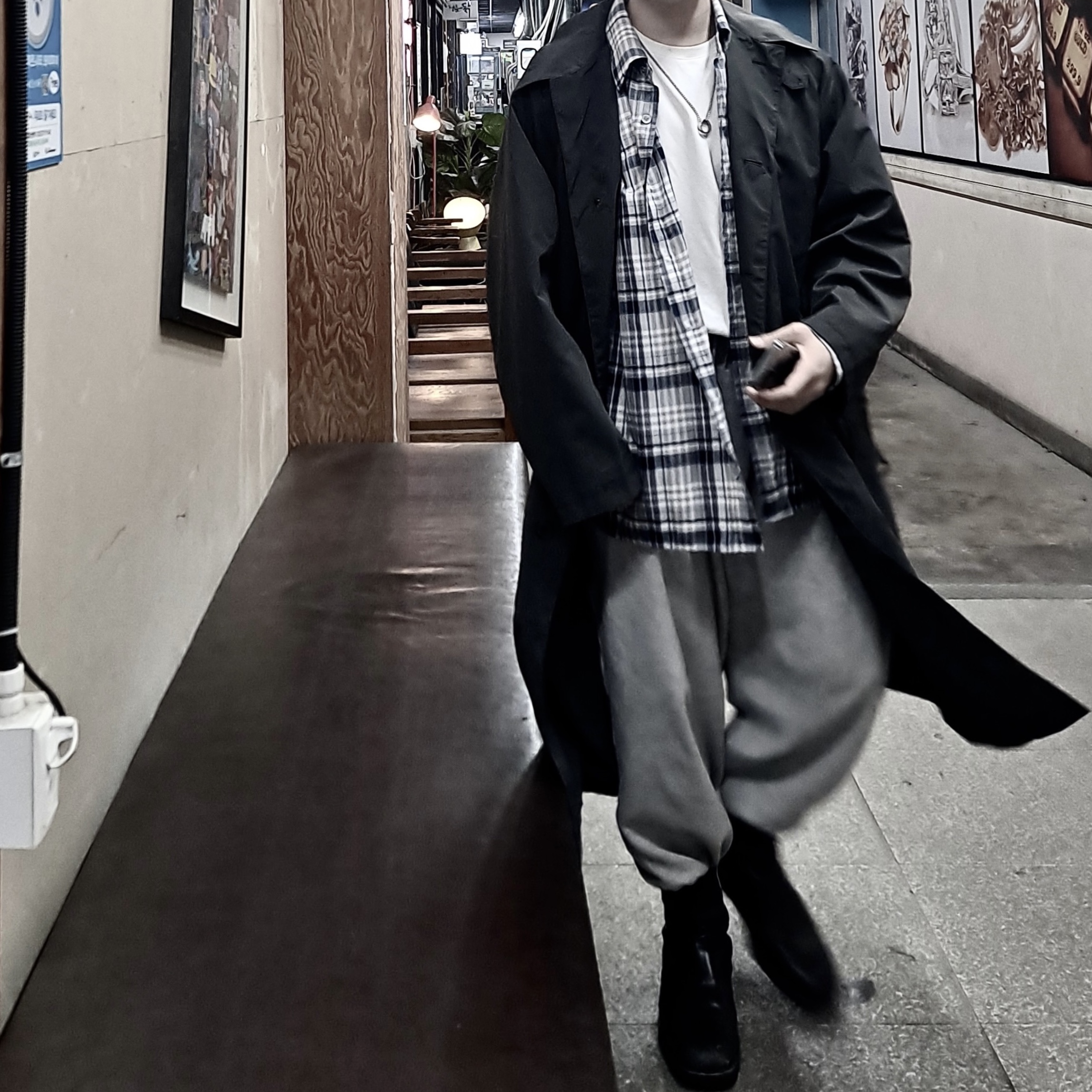 Uniqlo U Trench Coat Dark Gray 착용 스타일 - 1