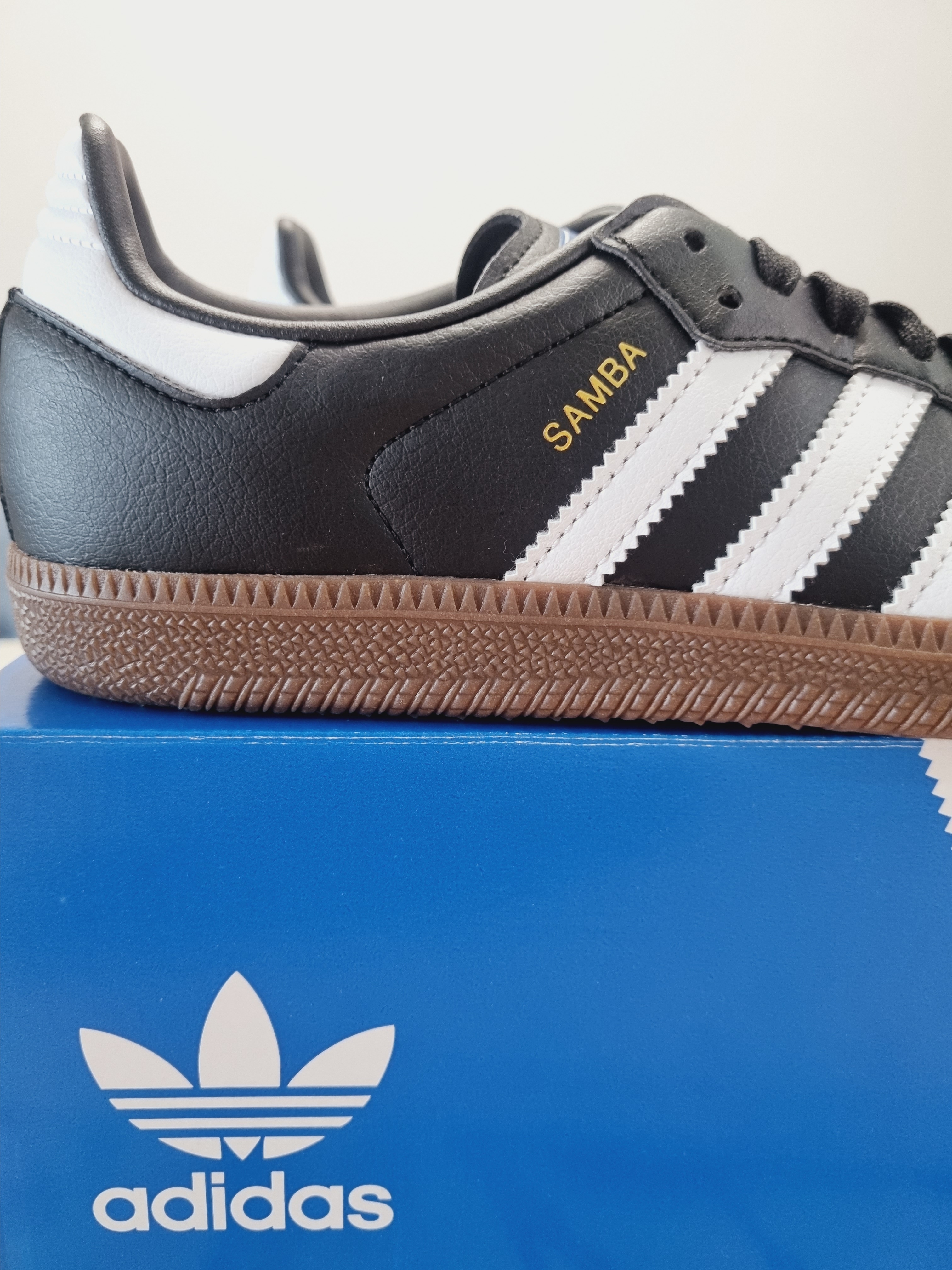 Adidas Samba Vegan Black White, Adidas Samba Vegan White Black 착용 스타일 - 1