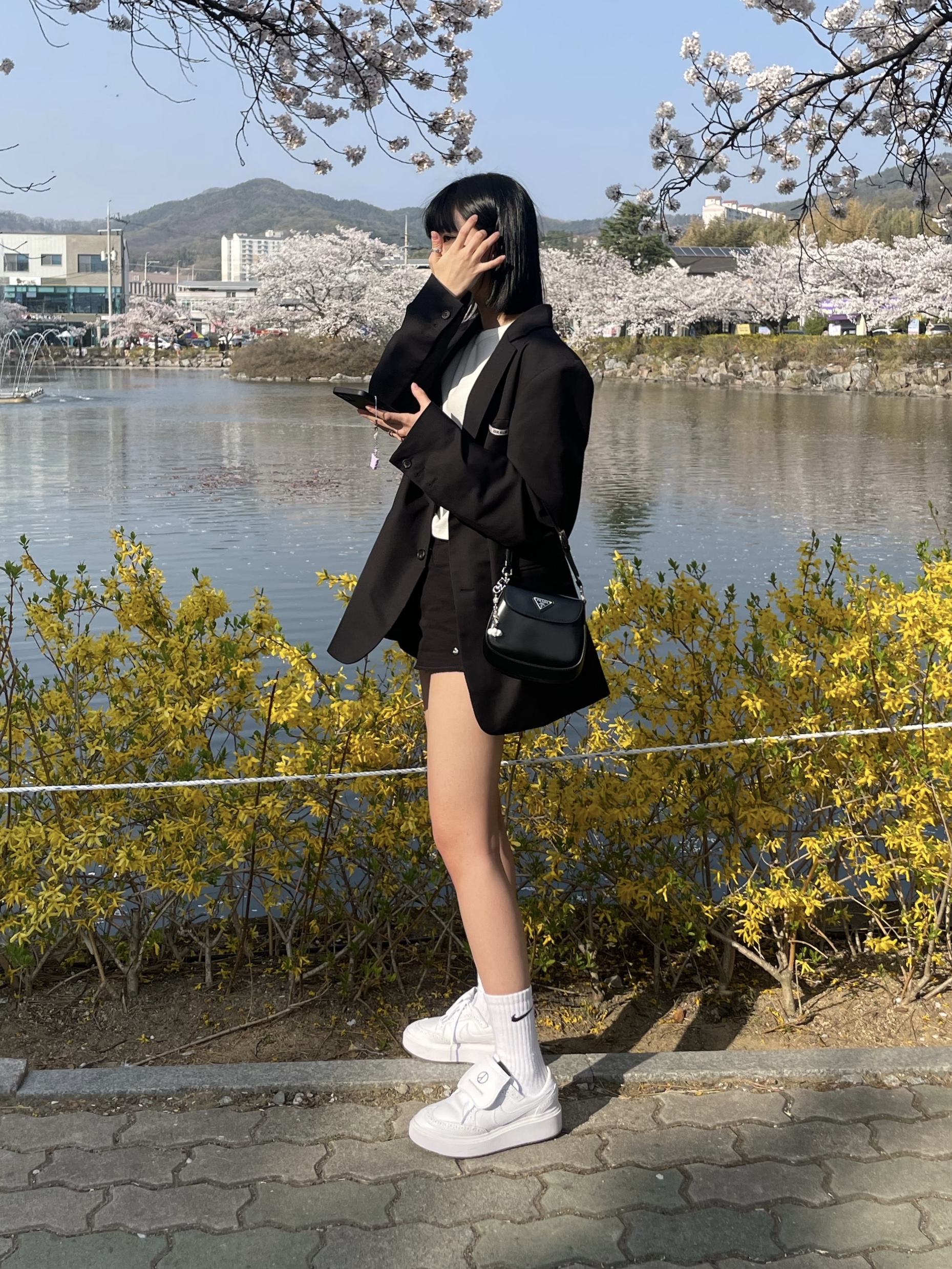 Nike x Peaceminusone Kwondo1 White, Prada Cleo Brushed Leather Mini Bag with Flap Black 착용 스타일